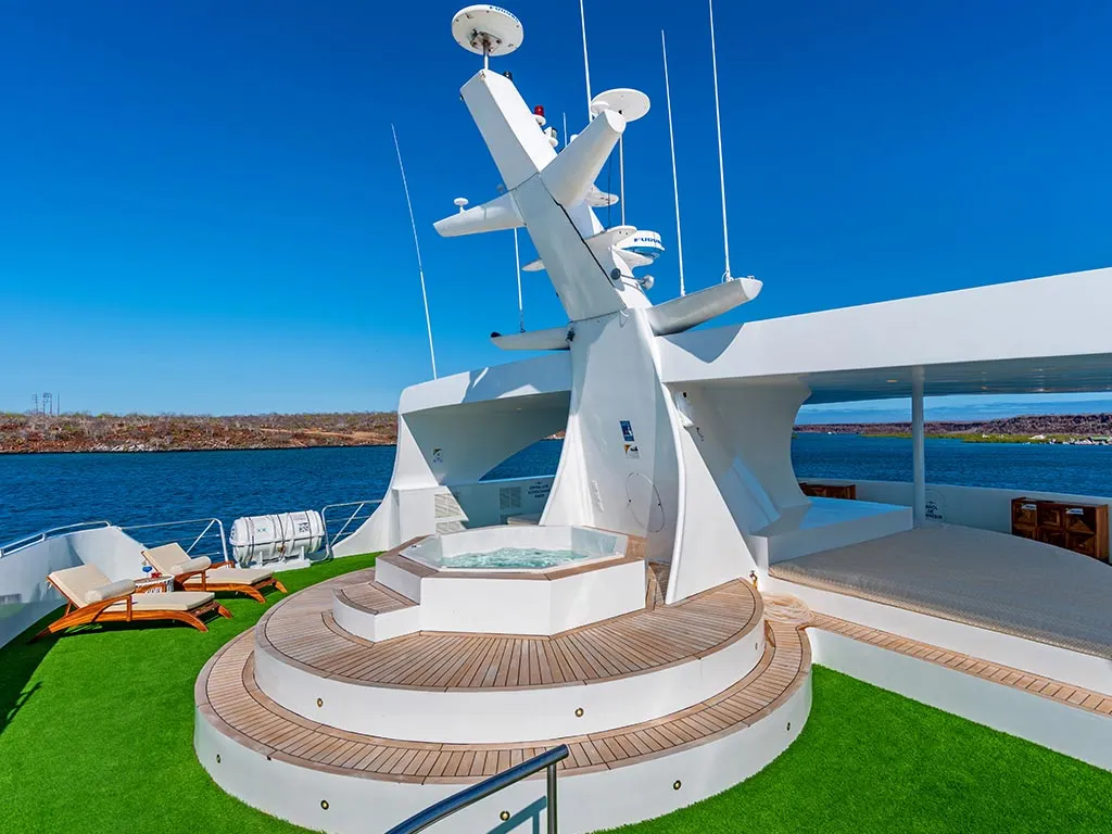 Power Catamaran Ocean Spray — yacht photo 2