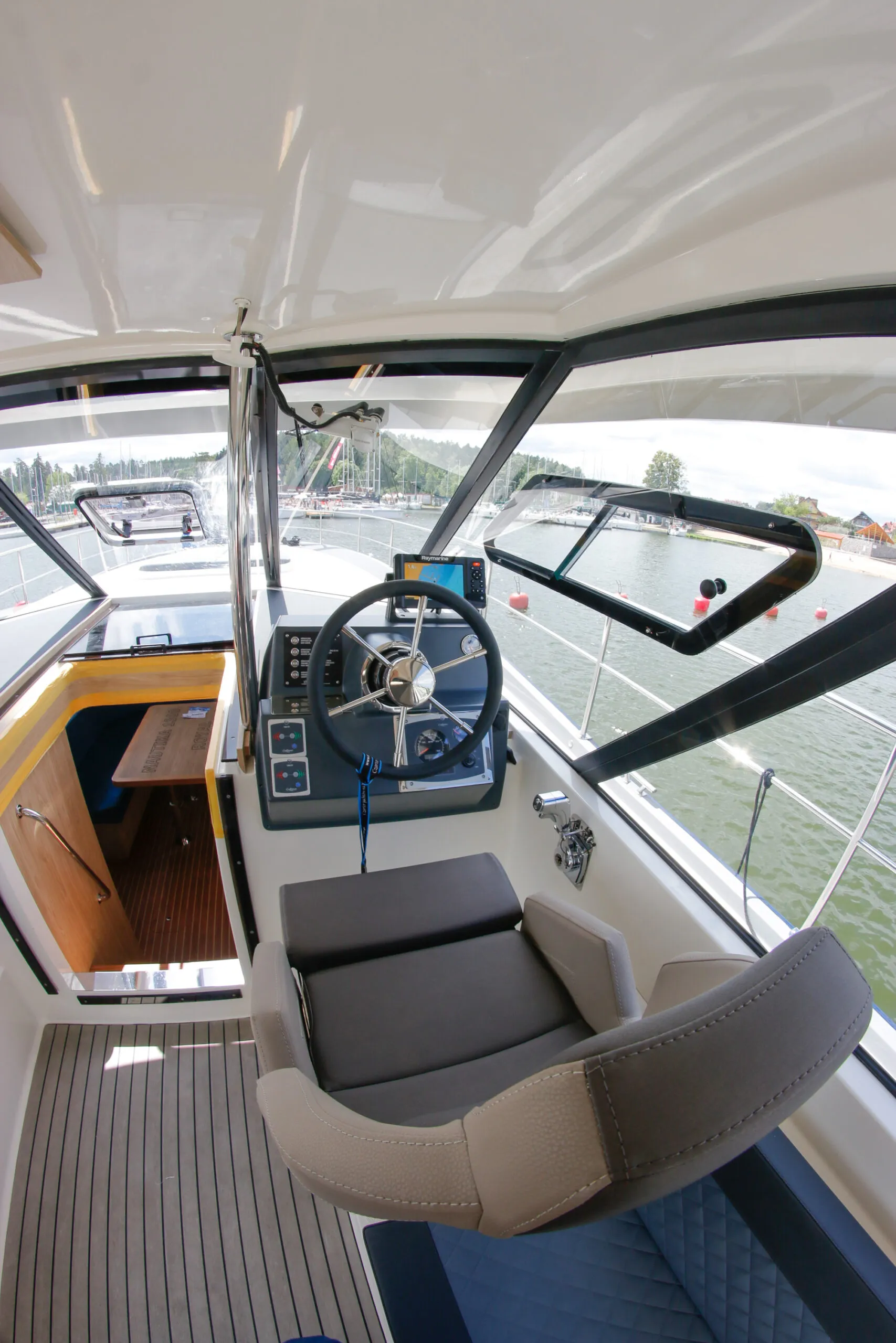 Nautika 1300 Royal — фотография яхты 24