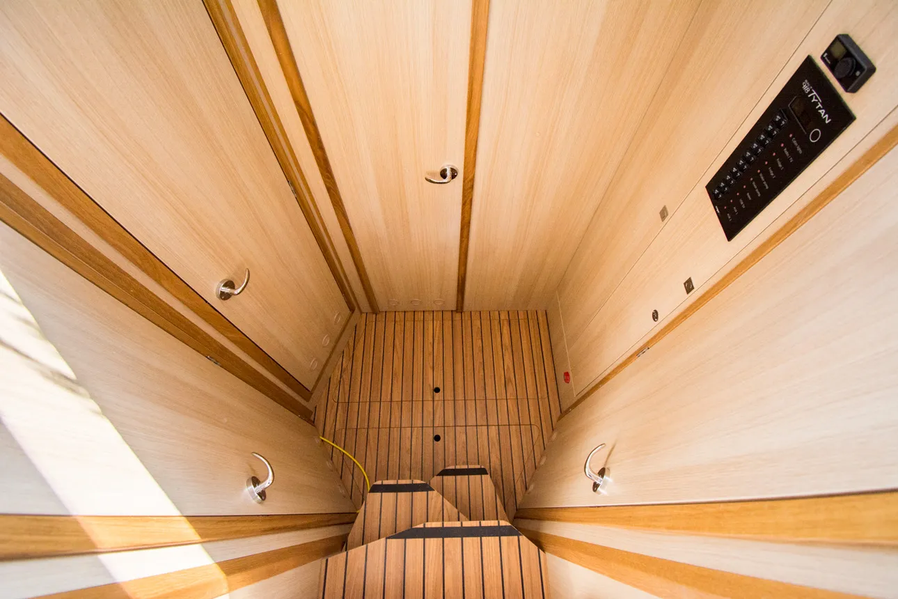 Balt 918 Titanium Balt 918 - 2 cab. SAUNA — фотография яхты 14