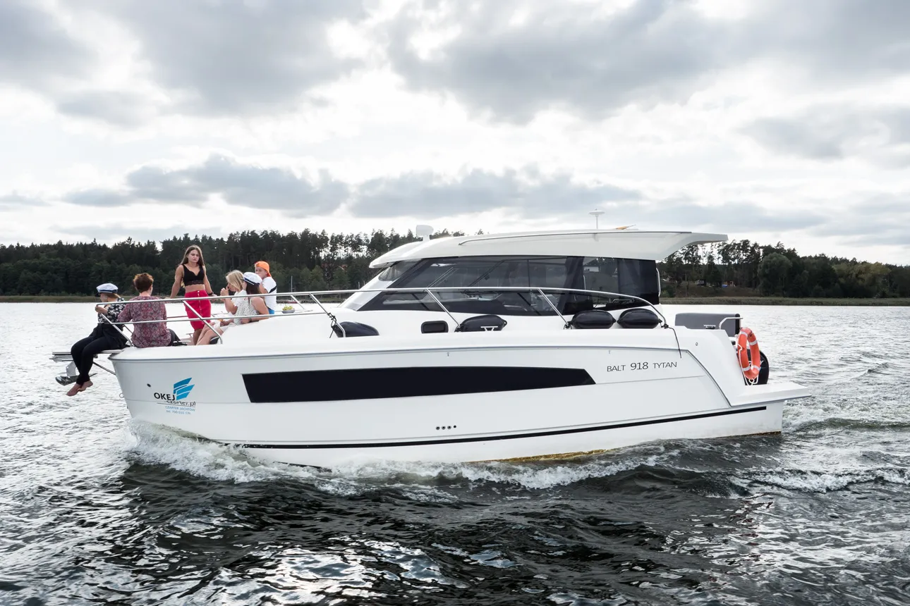 Balt 918 Titanium Balt 918 - 2 cab. SAUNA — фотография яхты 17