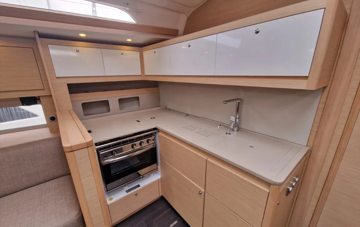 Dufour 470 Camara I — foto dello yacht n. 2
