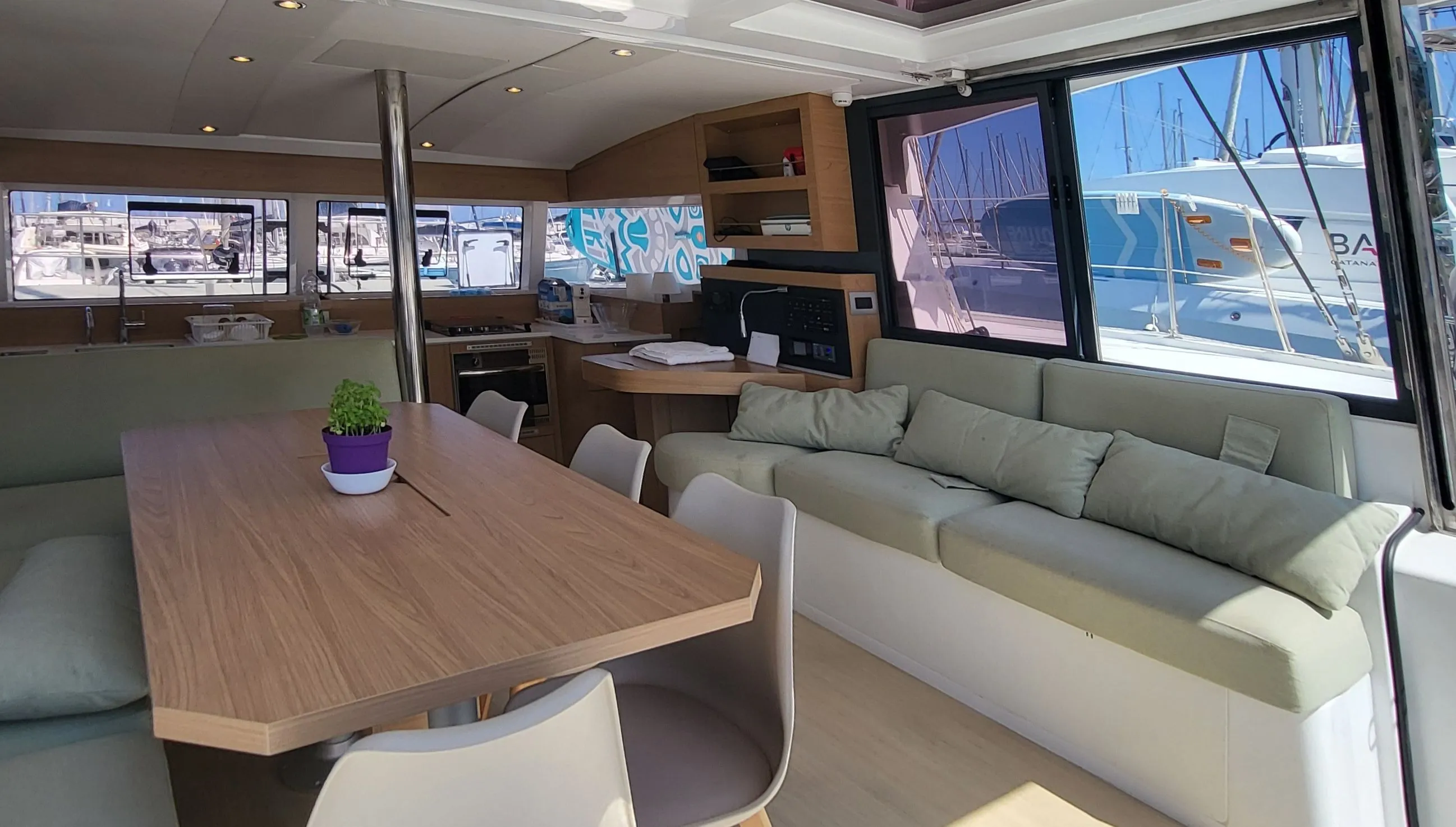 Bali Catsmart Free Wheeler — фотография яхты 21
