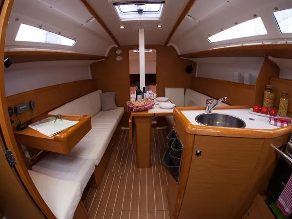 Sun Odyssey 33i Mare Doro — фотография яхты 3
