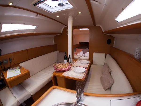 Sun Odyssey 33i Mare Doro — фотография яхты 4