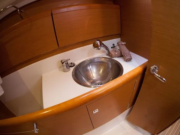 Sun Odyssey 33i Mare Doro — фотография яхты 7