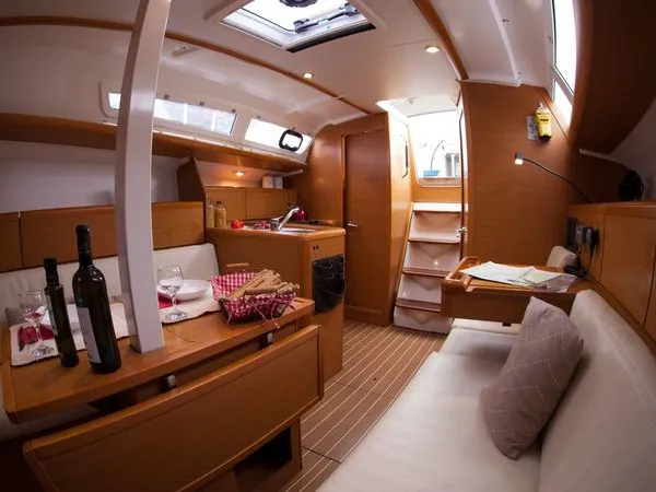 Sun Odyssey 33i Mare Doro — фотография яхты 8