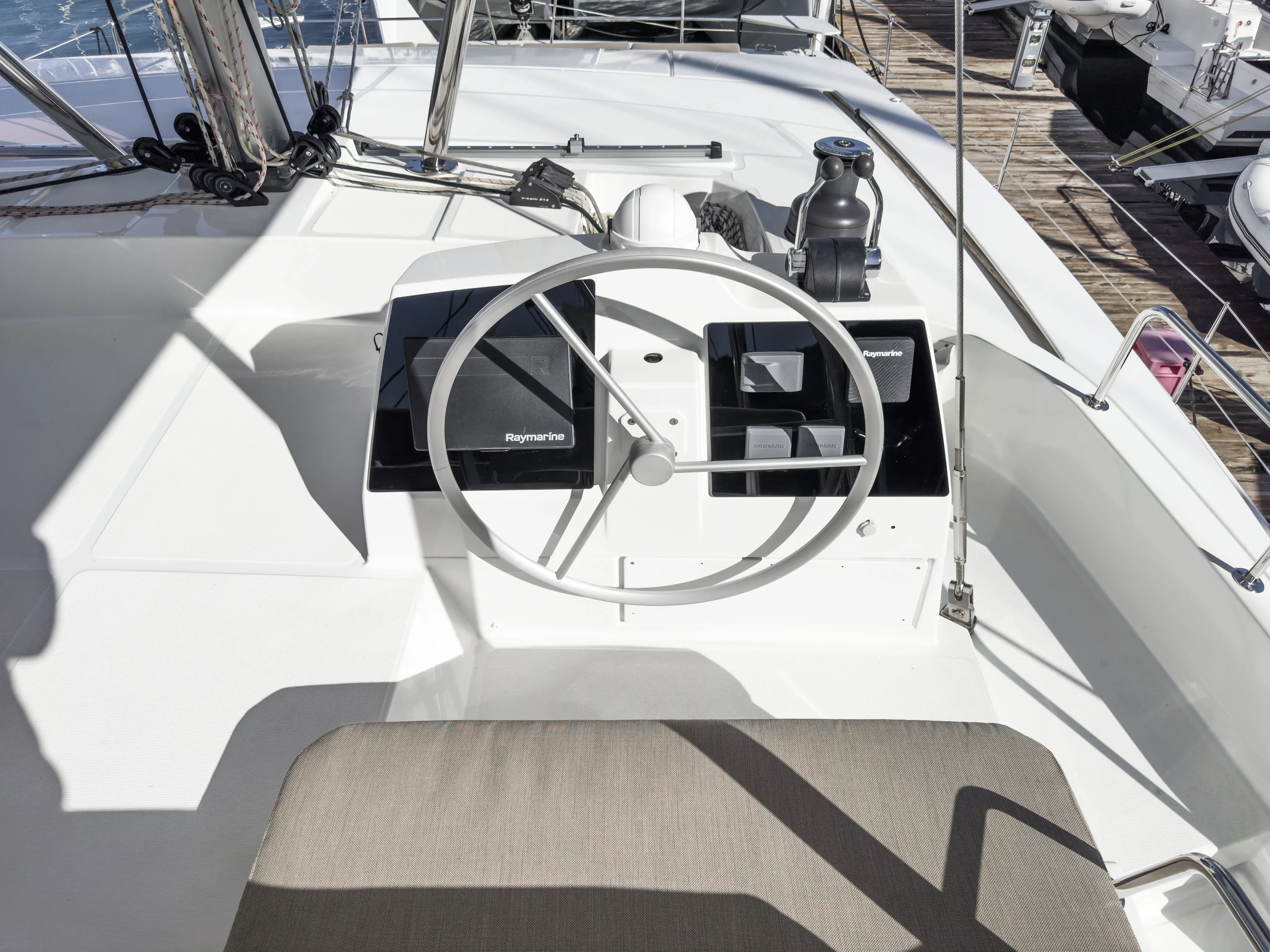 Bali 4.8 PAGORA — yacht photo 2