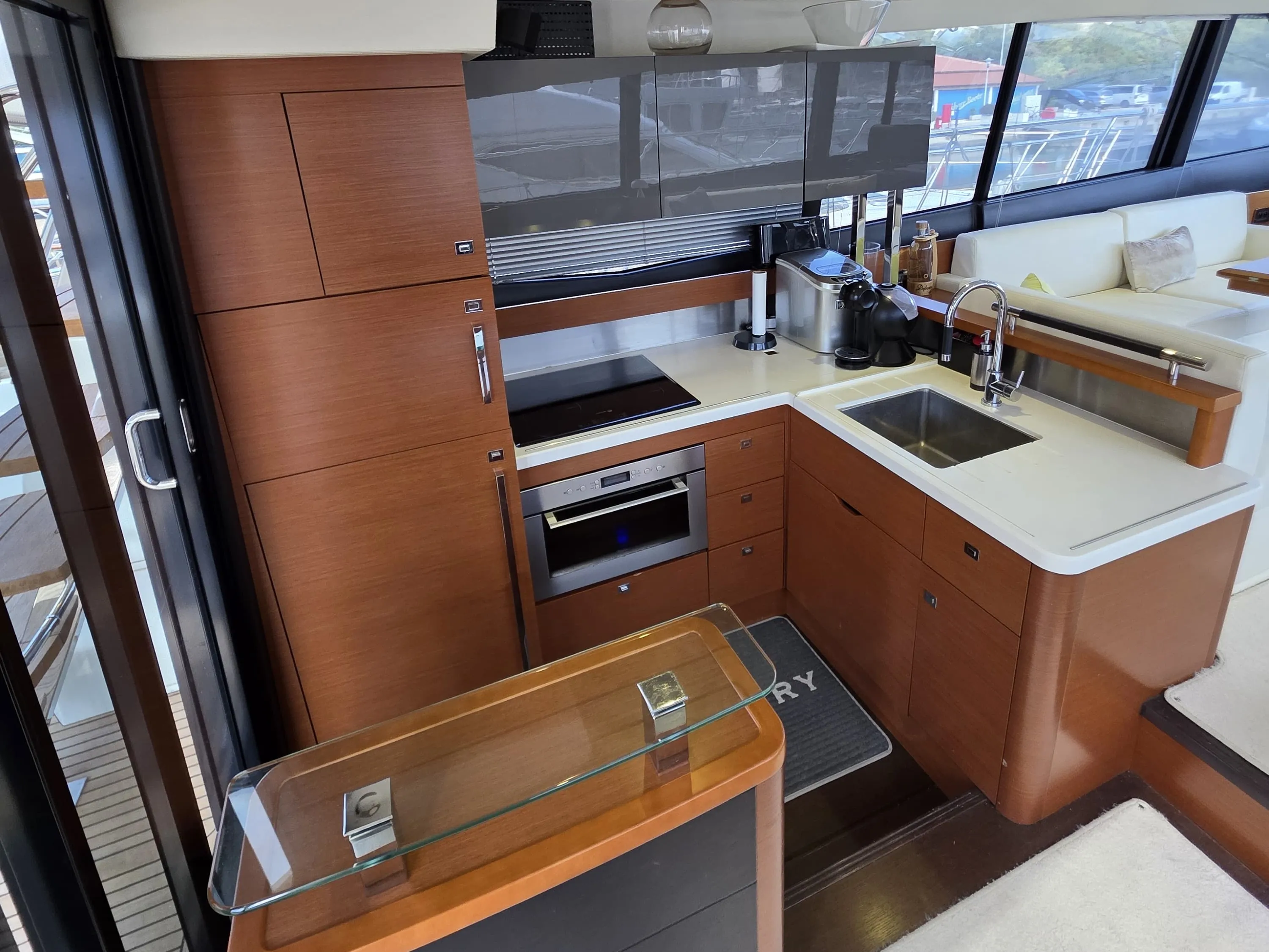 Prestige 550 Fly Very Bery — jahtikuva 2