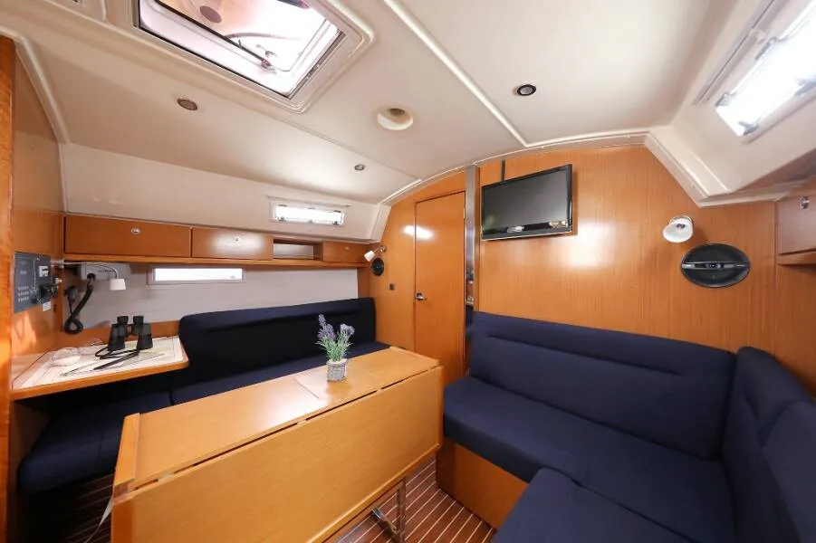 Bavaria Cruiser 36 Nemo — jahtikuva 2