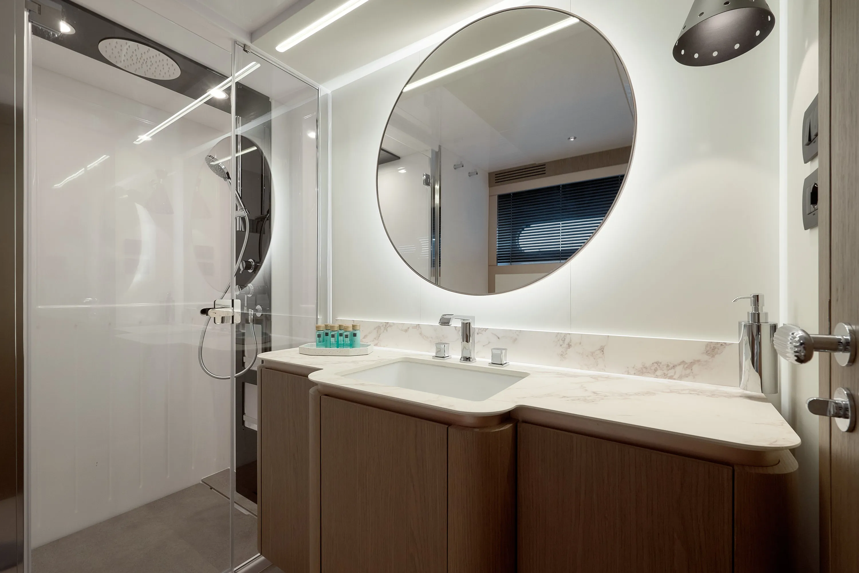 Azimut Magellano 66 AVA II — yacht photo 4