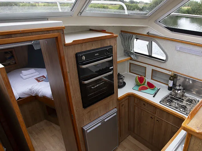 Crusader - Budget 19 — foto dello yacht n. 3