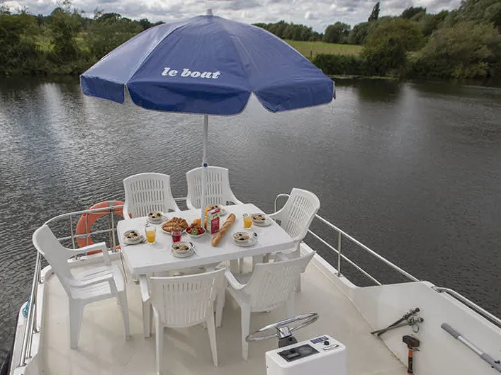 Crusader - Budget 19 — foto dello yacht n. 2