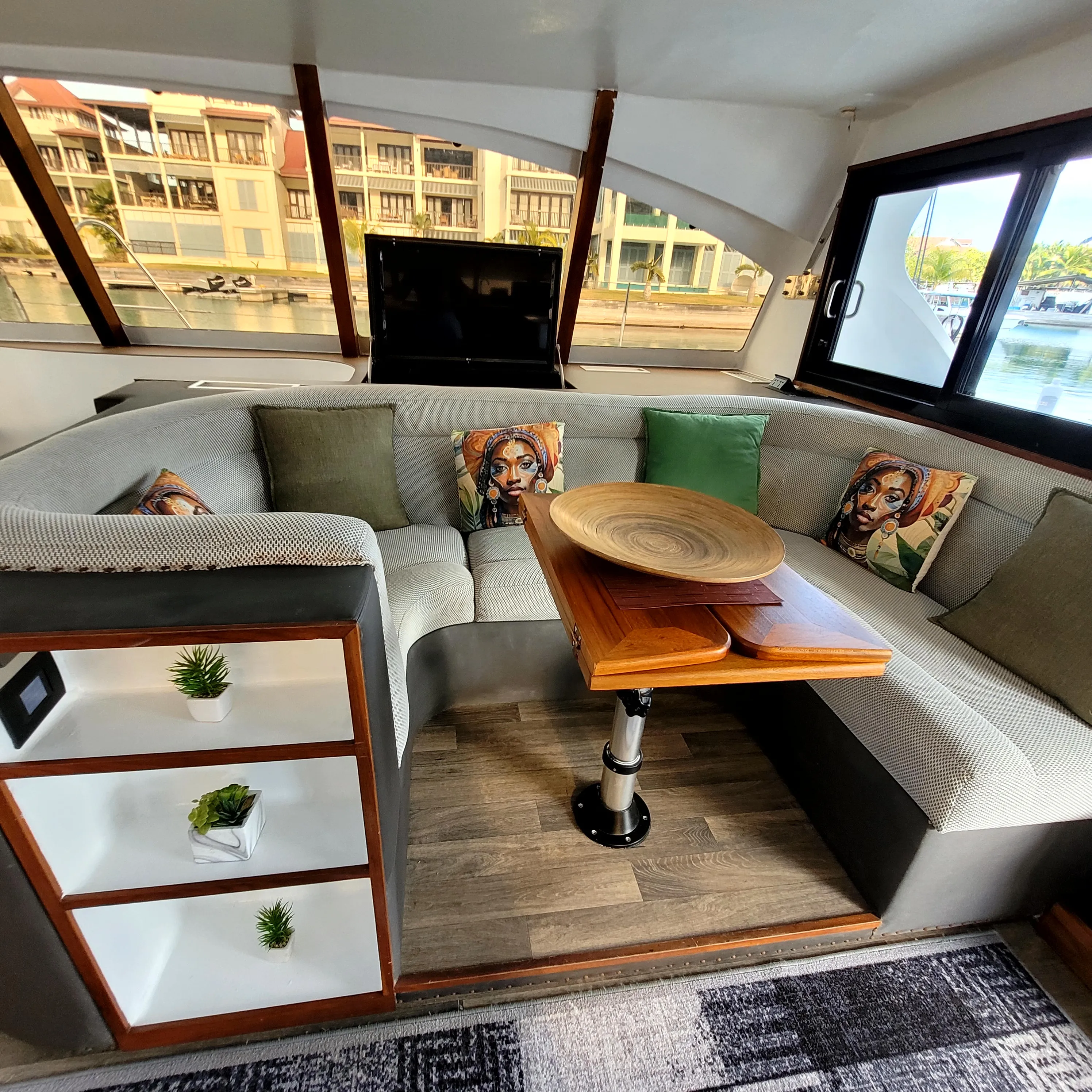 DH 550 Valerie — foto dello yacht n. 2