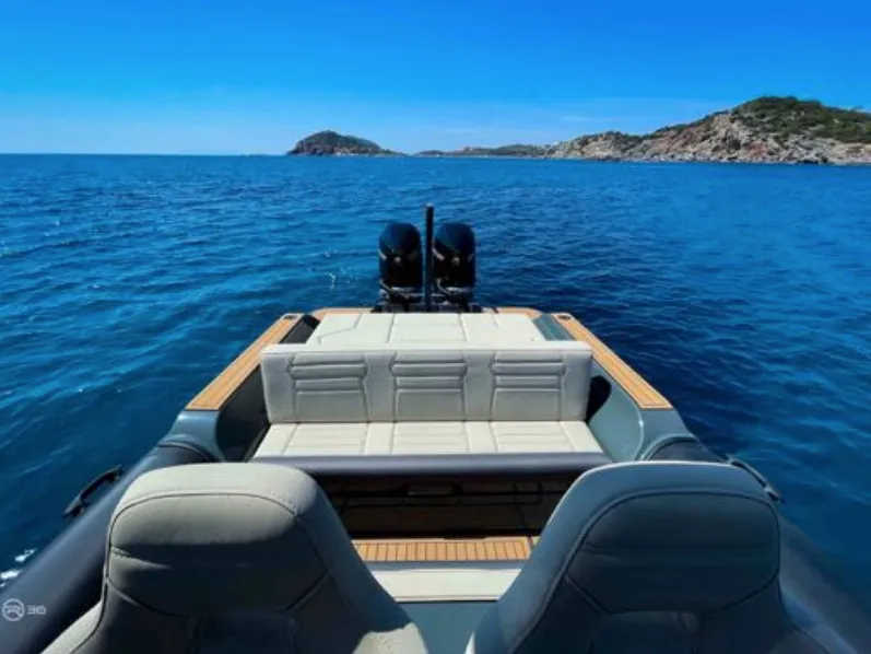 Rock Marine 36 Andiamo — fotografia jachty 3