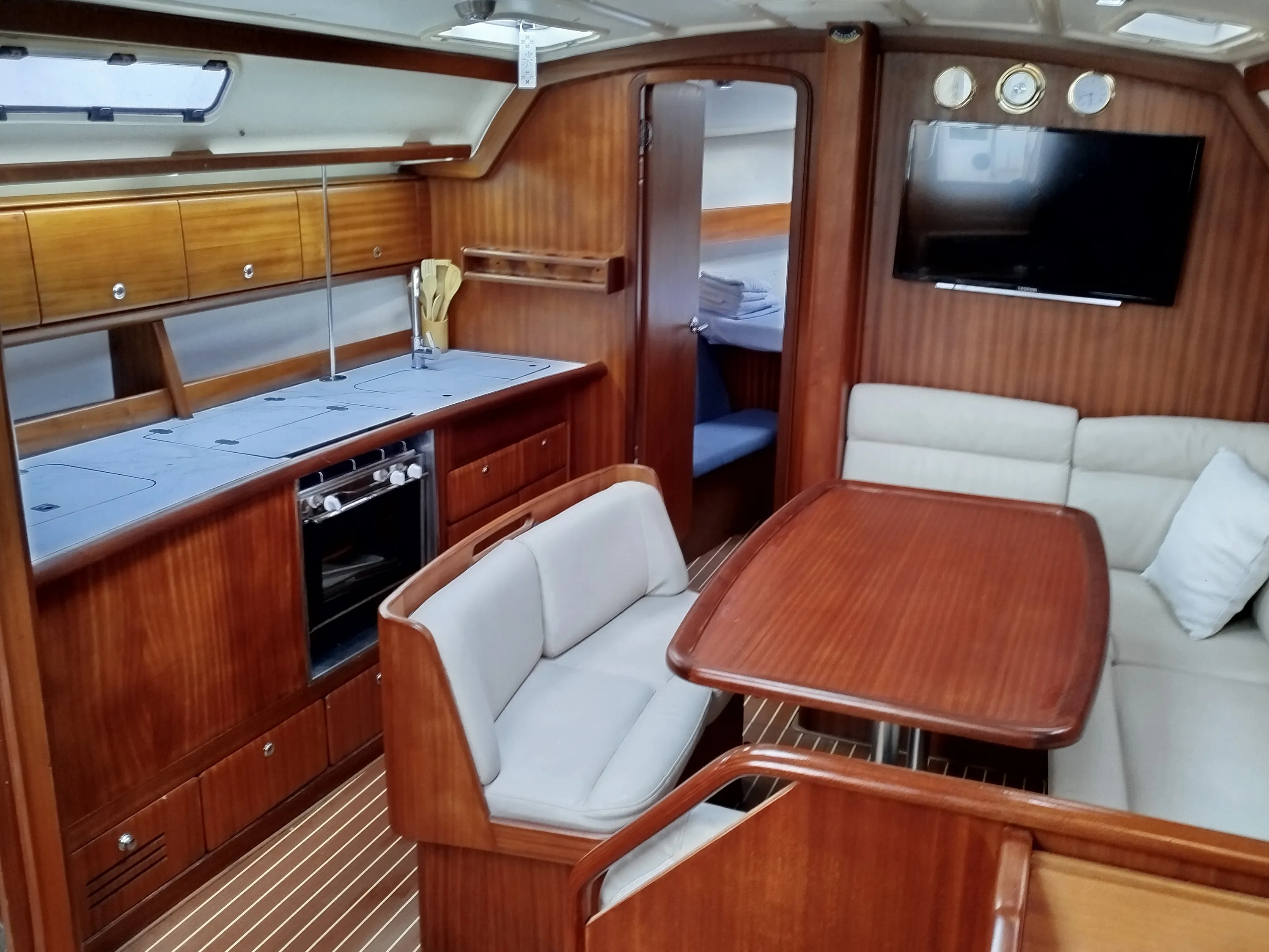 Bavaria 40 Evropi — фотография яхты 2