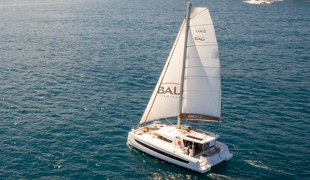 Bali 4.2 Premium — fotografia jachty 2