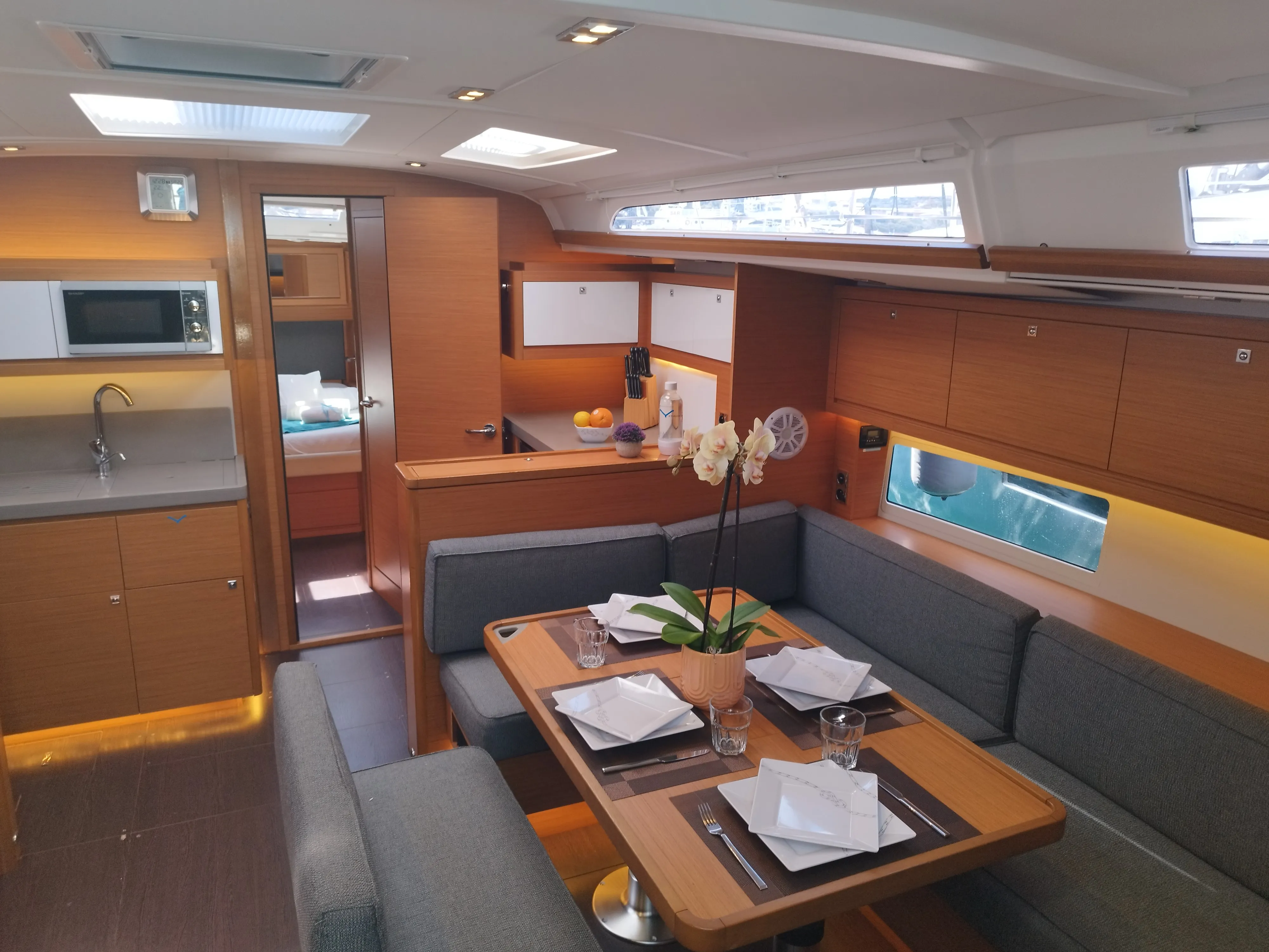 Dufour 470 Euphoria — jahtikuva 2