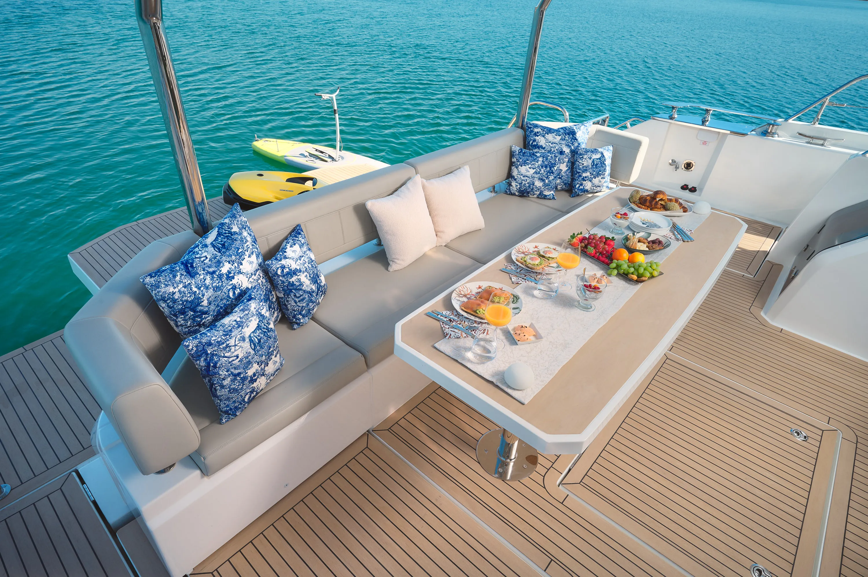 Aquila 54 Yacht By My Side — jahifoto 2