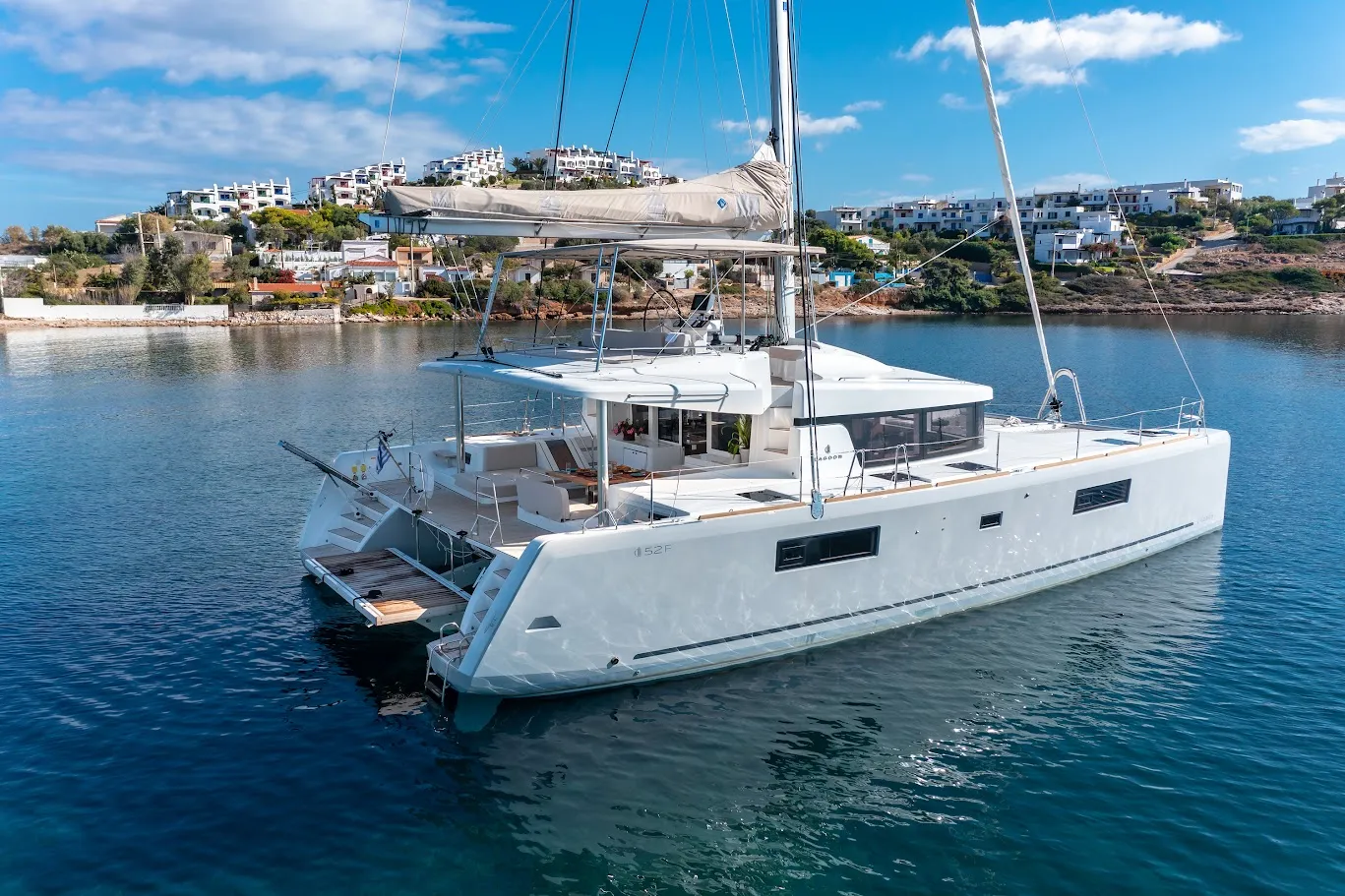 Lagoon 52F Madinina — фотография яхты 13