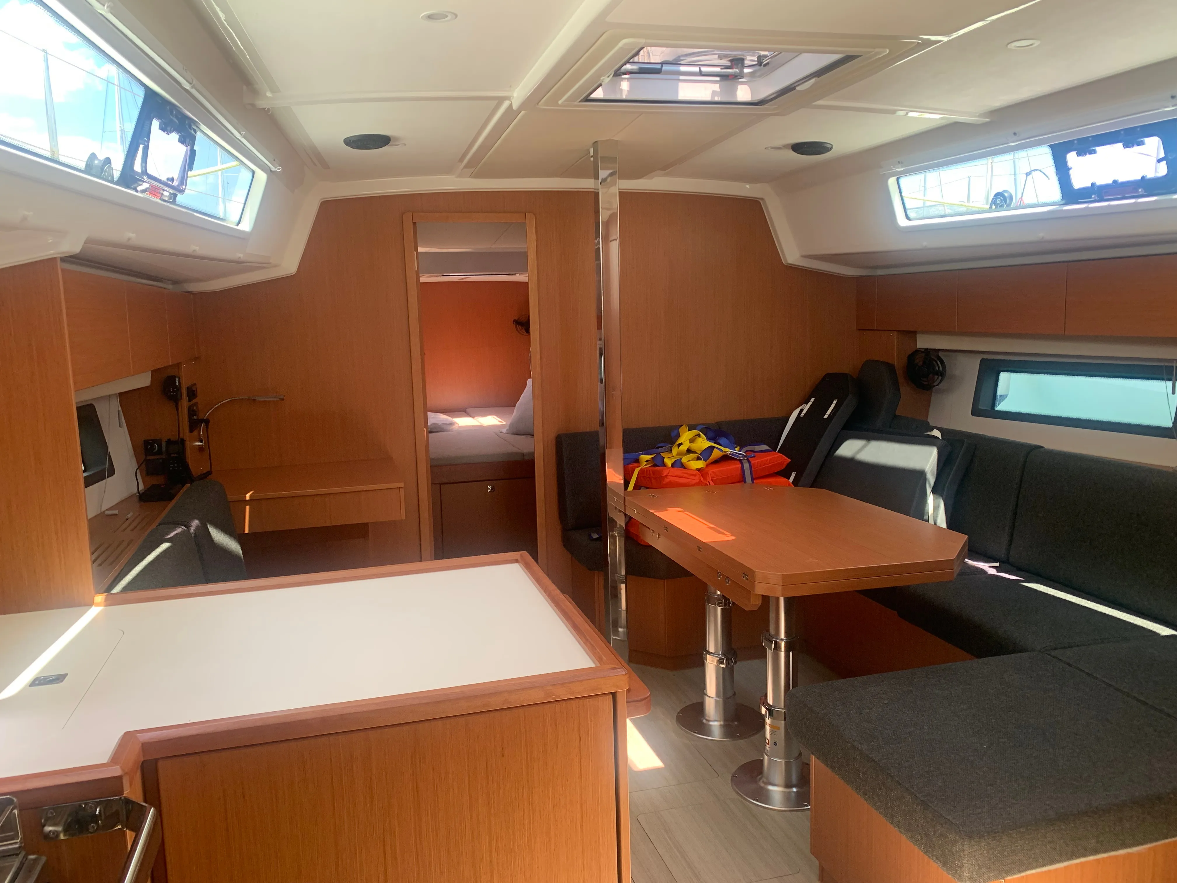 Bavaria C42 Maia — фотография яхты 9