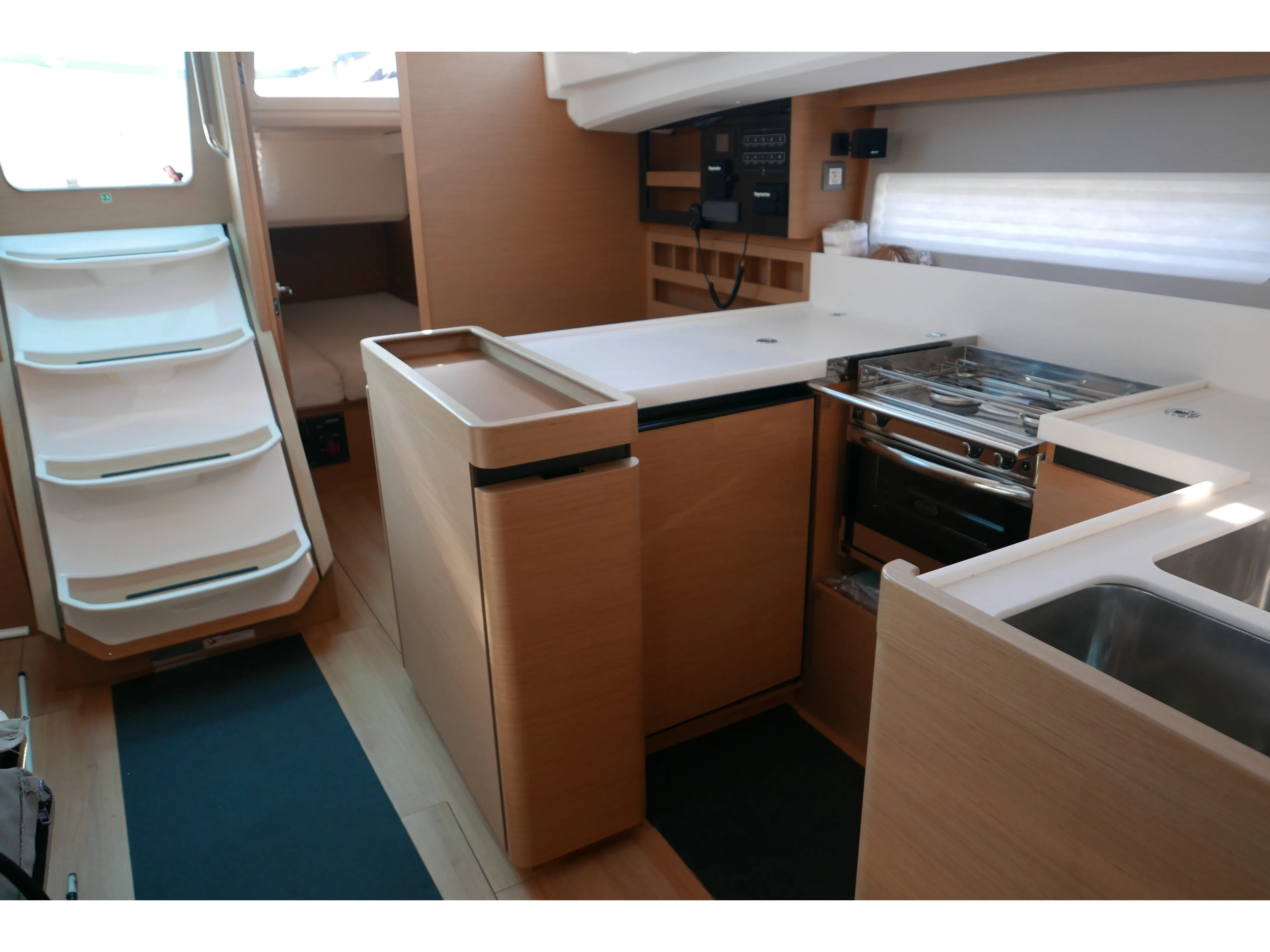 Sun Odyssey 440 XOXO — yacht photo 3