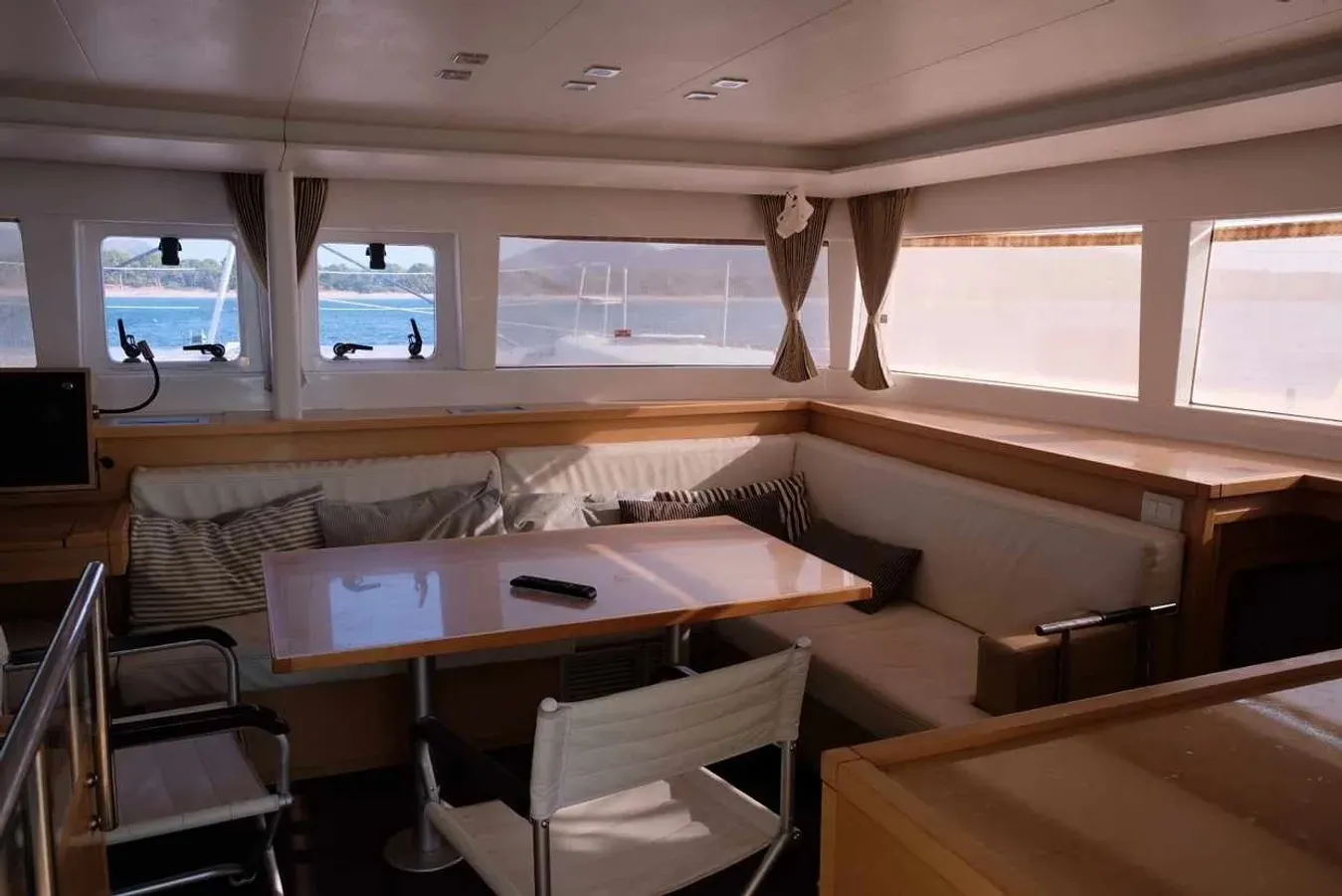 Lagoon 450 Fly Cabin 3 — jahifoto 2