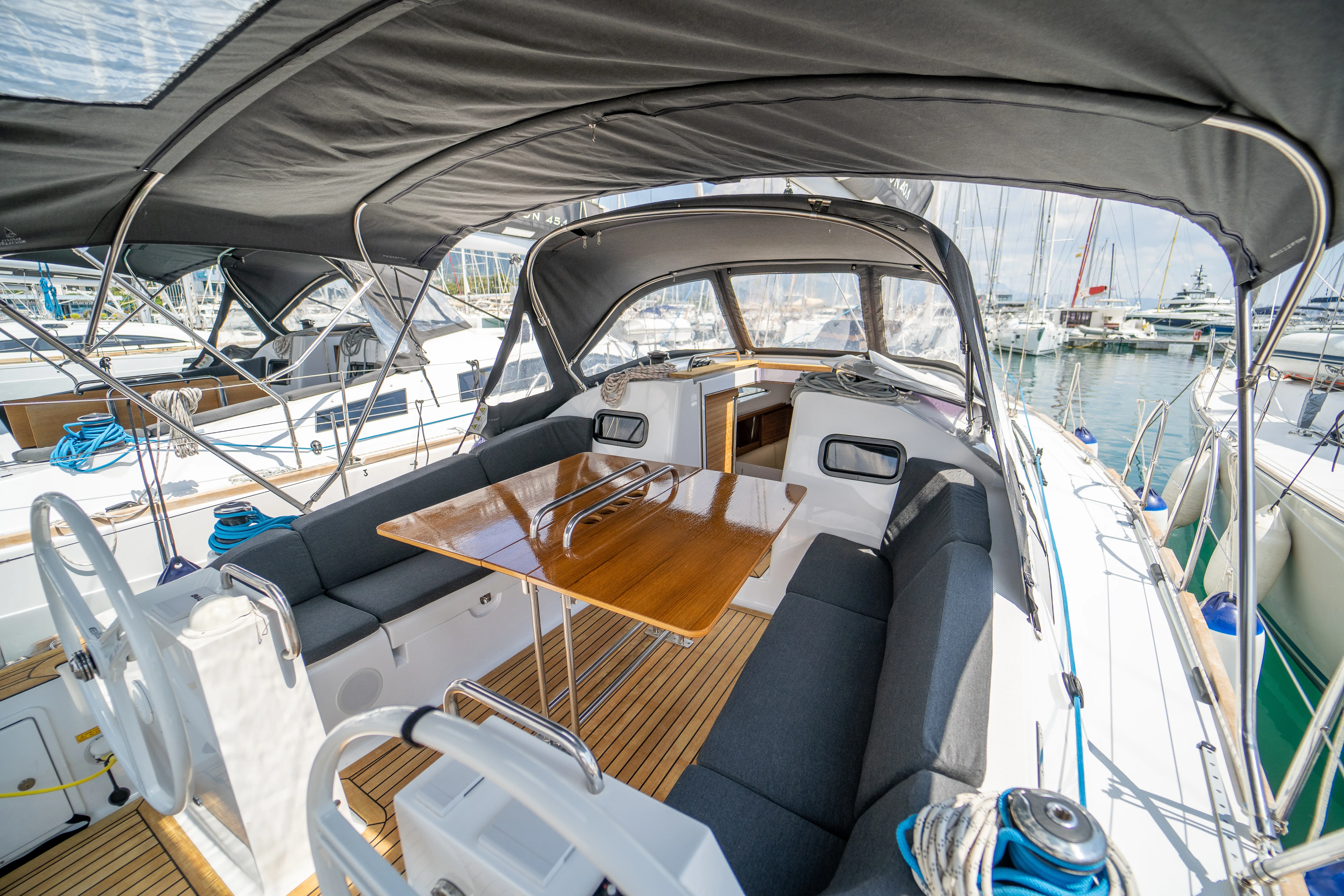 Elan Impression 40.1 Olelole — фотография яхты 7