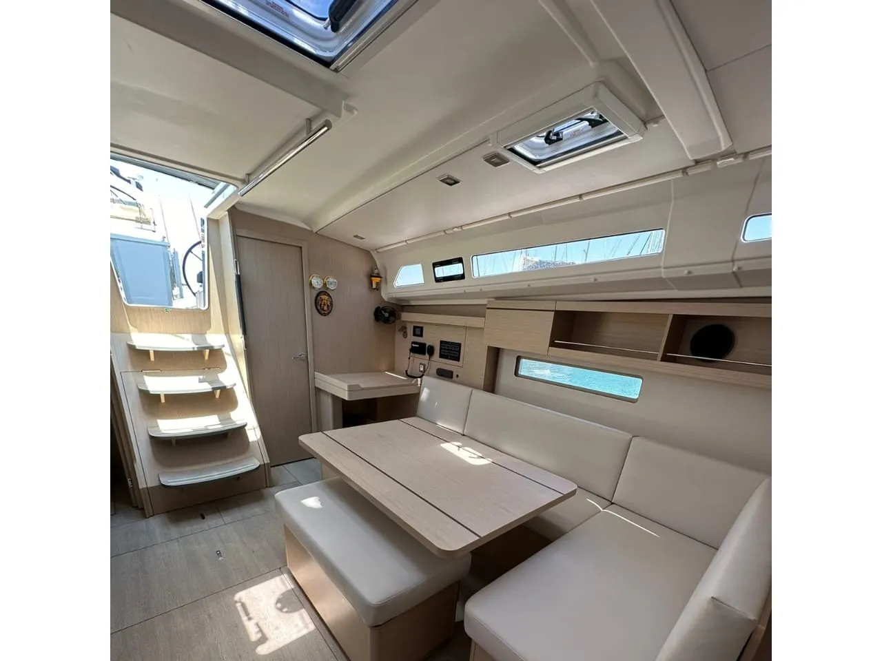 Oceanis 40.1 MONTEREY — снимка на яхтата 2