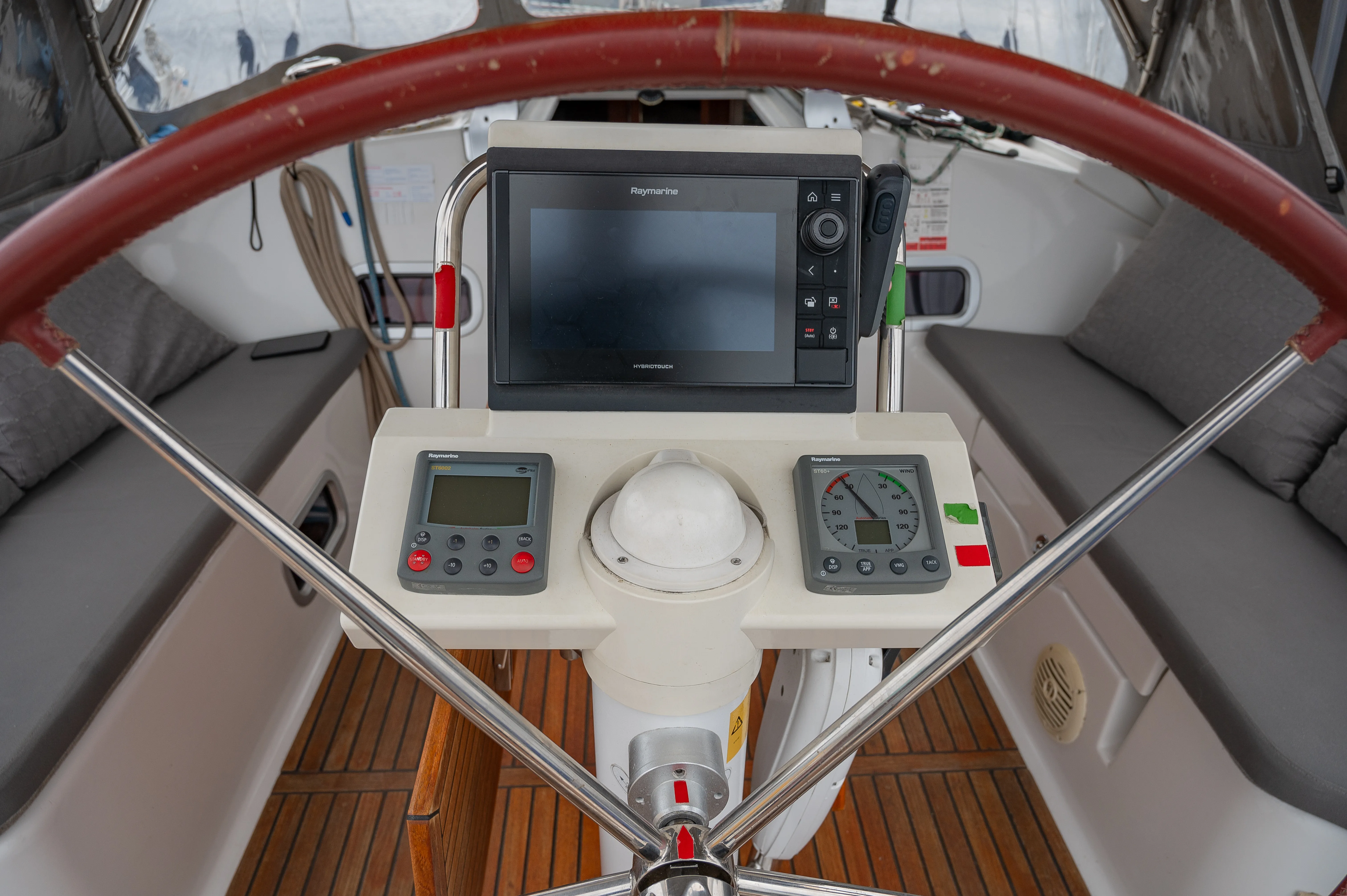 Oceanis 37 Serenade — yacht photo 18