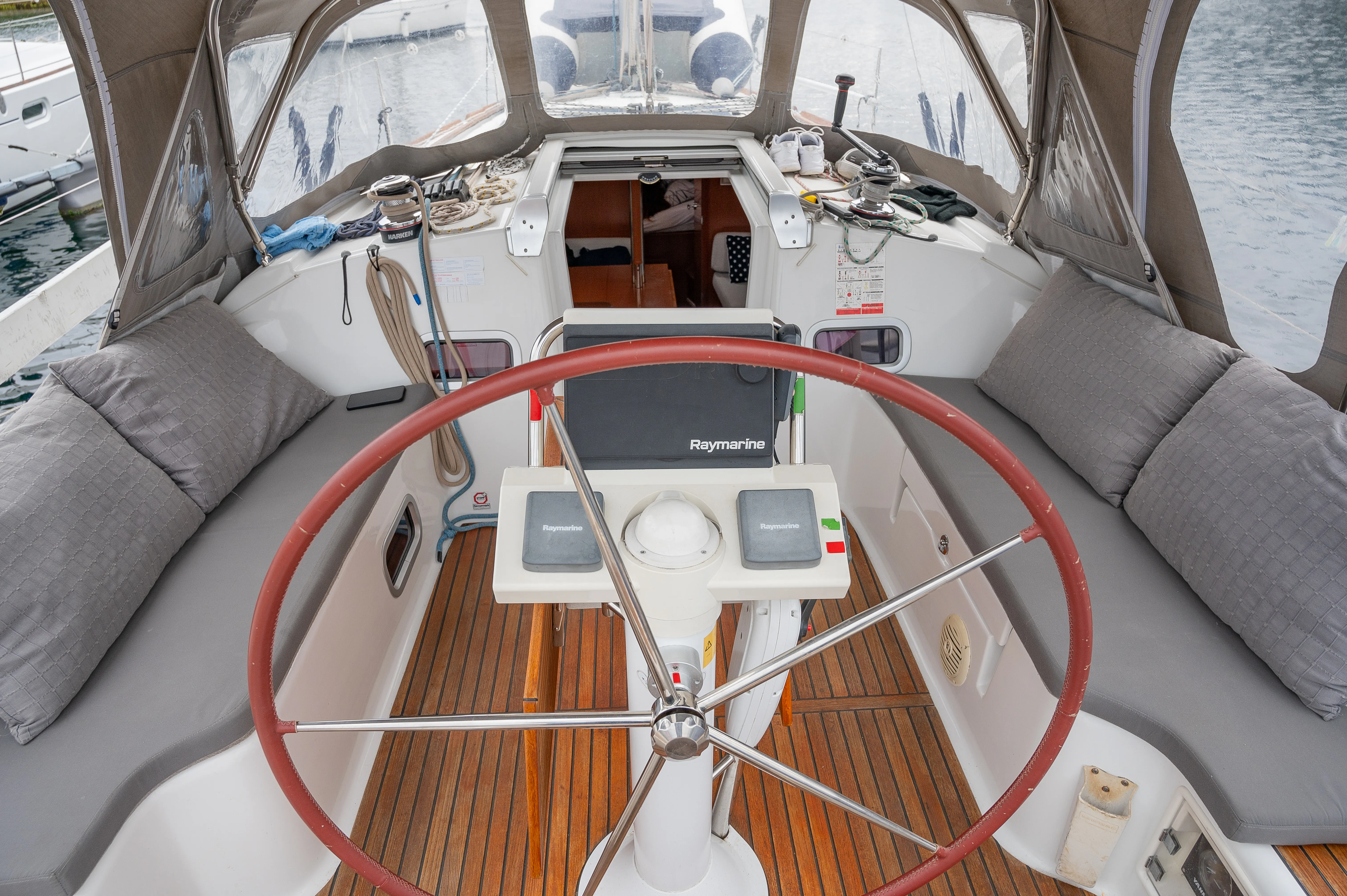 Oceanis 37 Serenade — yacht photo 19
