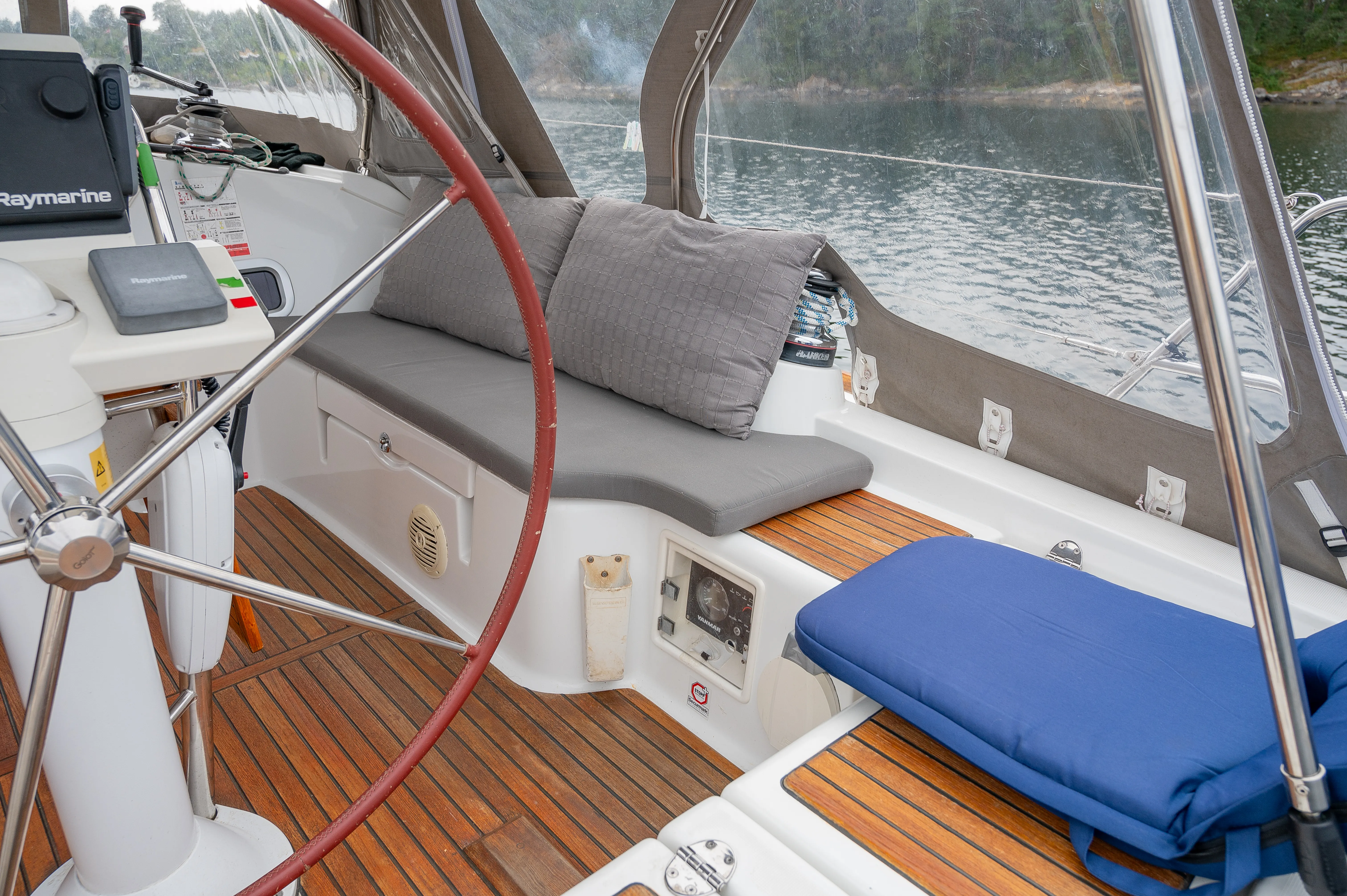 Oceanis 37 Serenade — yacht photo 33