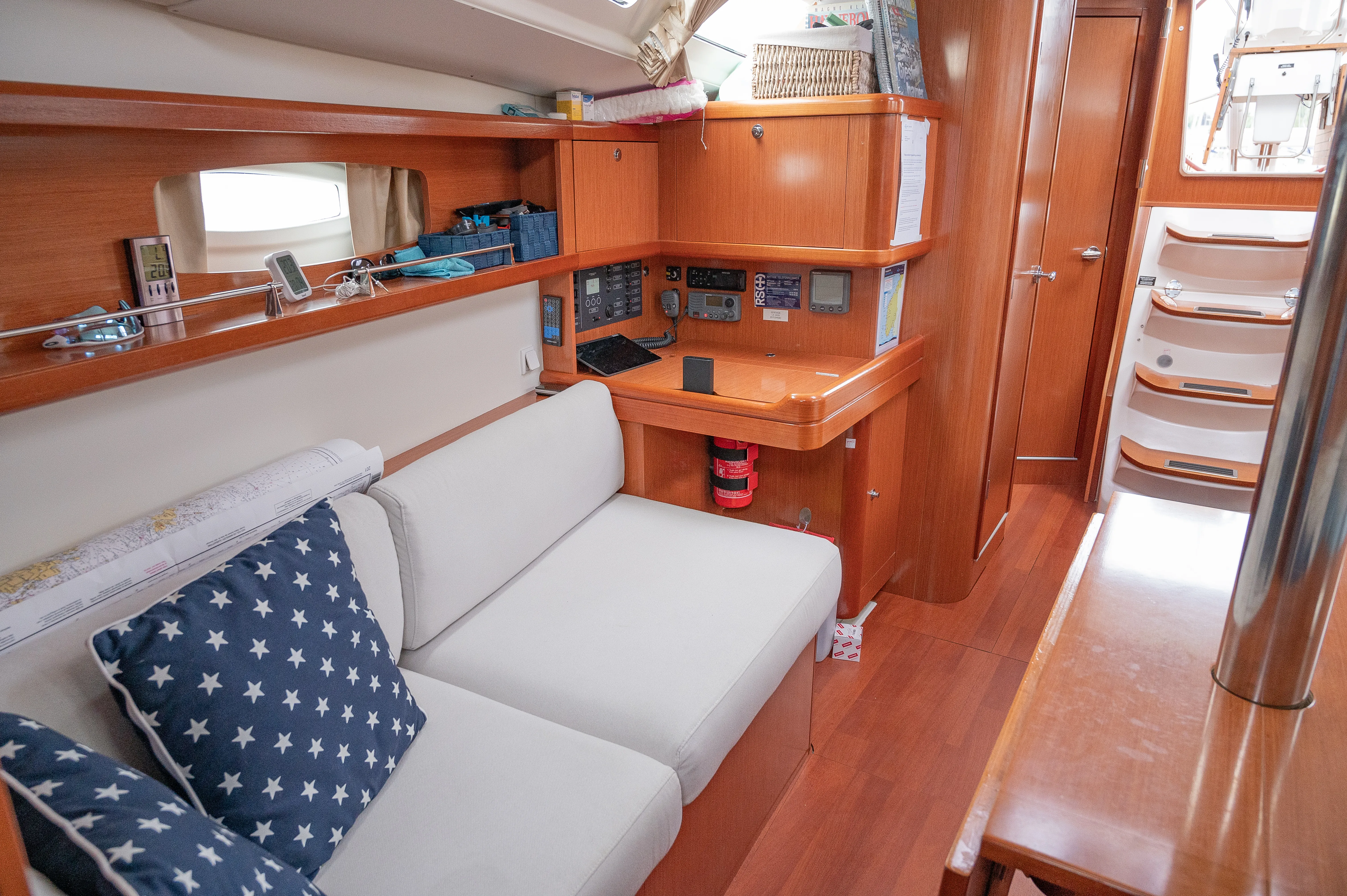 Oceanis 37 Serenade — yacht photo 11
