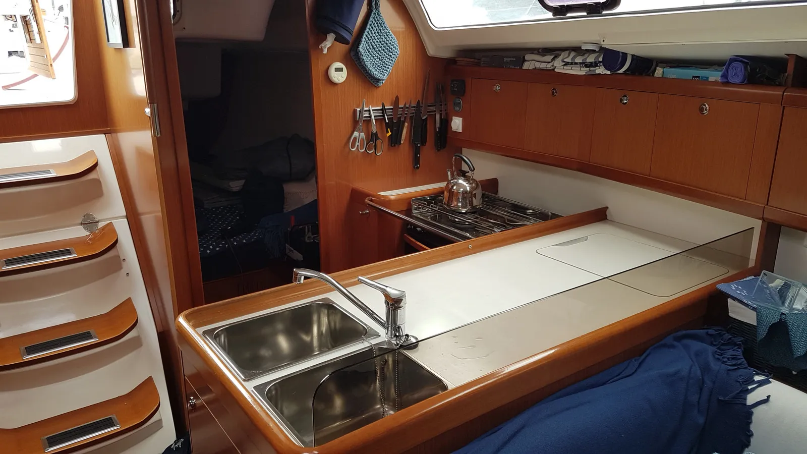 Oceanis 37 Serenade — yacht photo 17