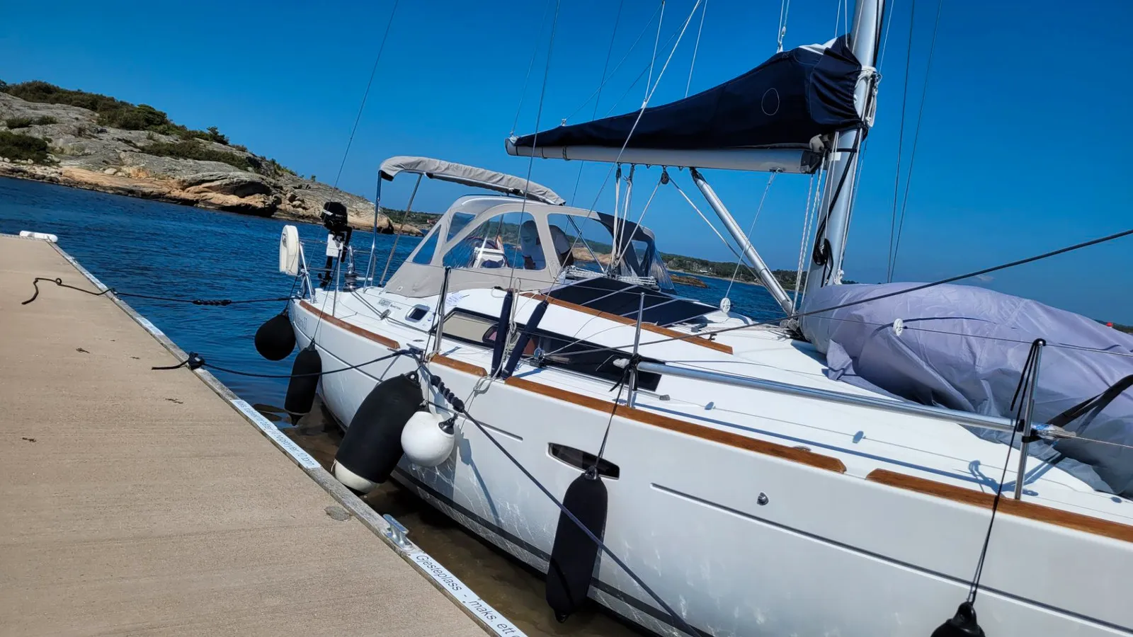 Oceanis 37 Serenade — yacht photo 28