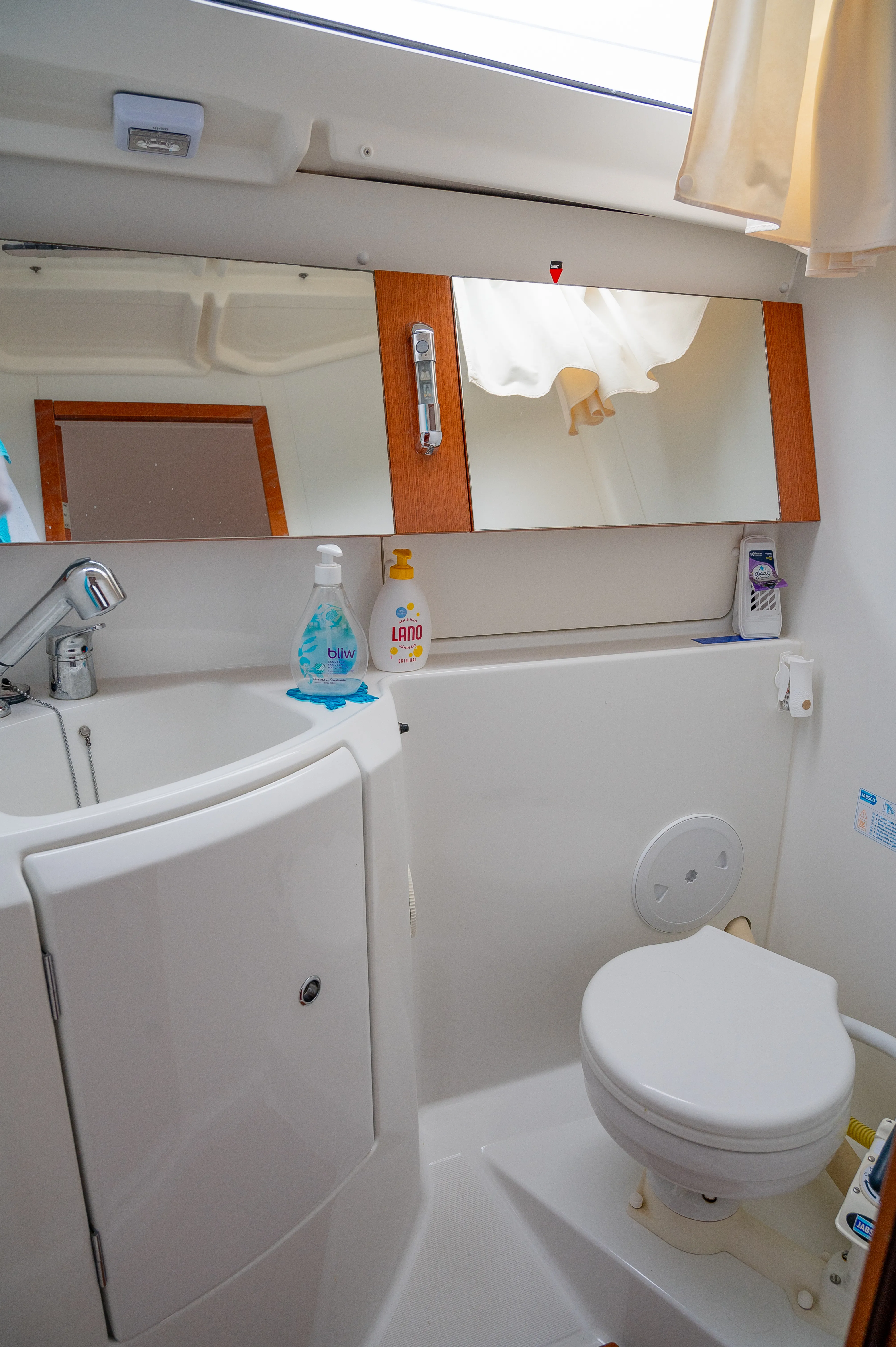 Oceanis 37 Serenade — yacht photo 8