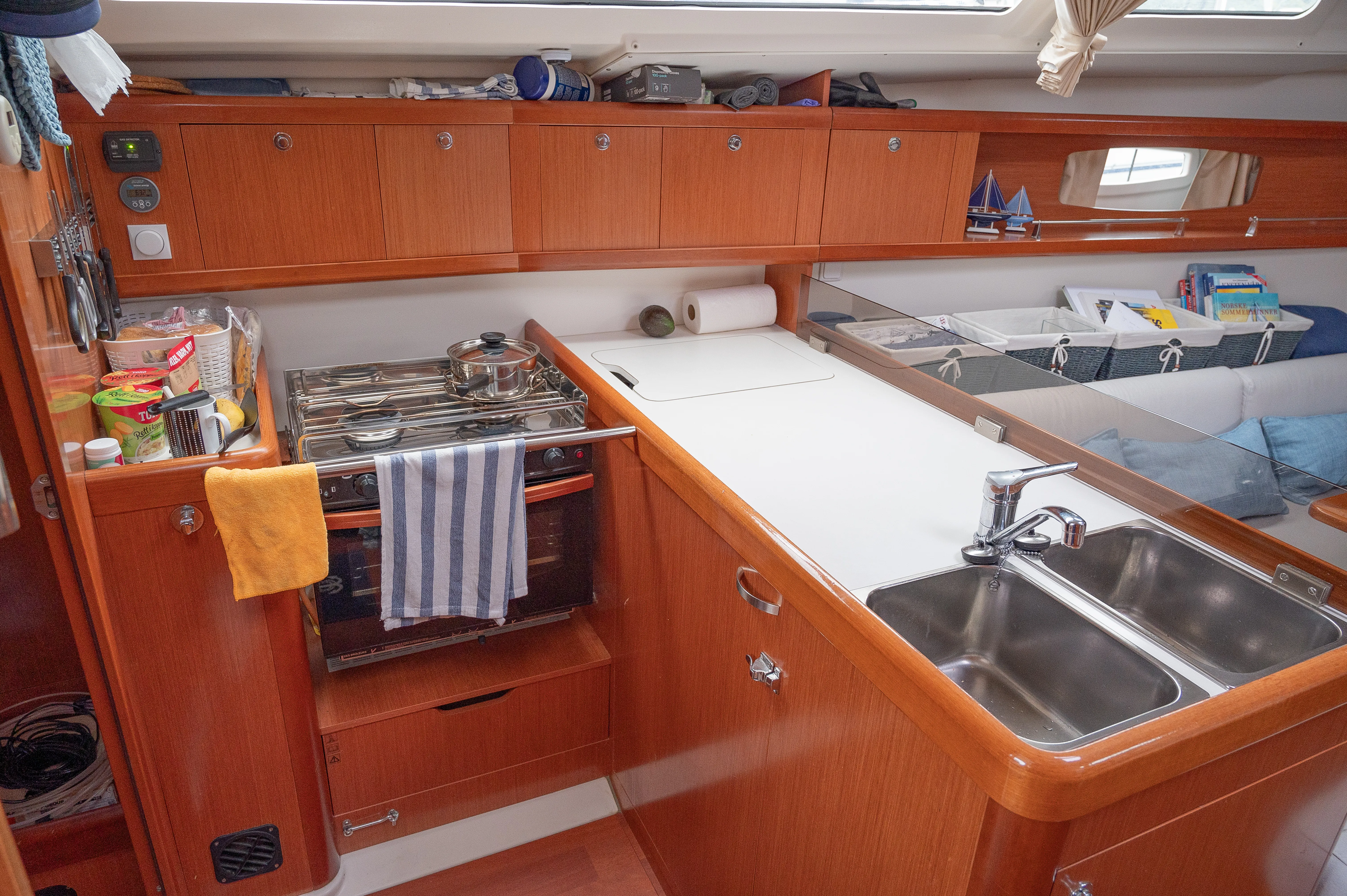Oceanis 37 Serenade — yacht photo 26