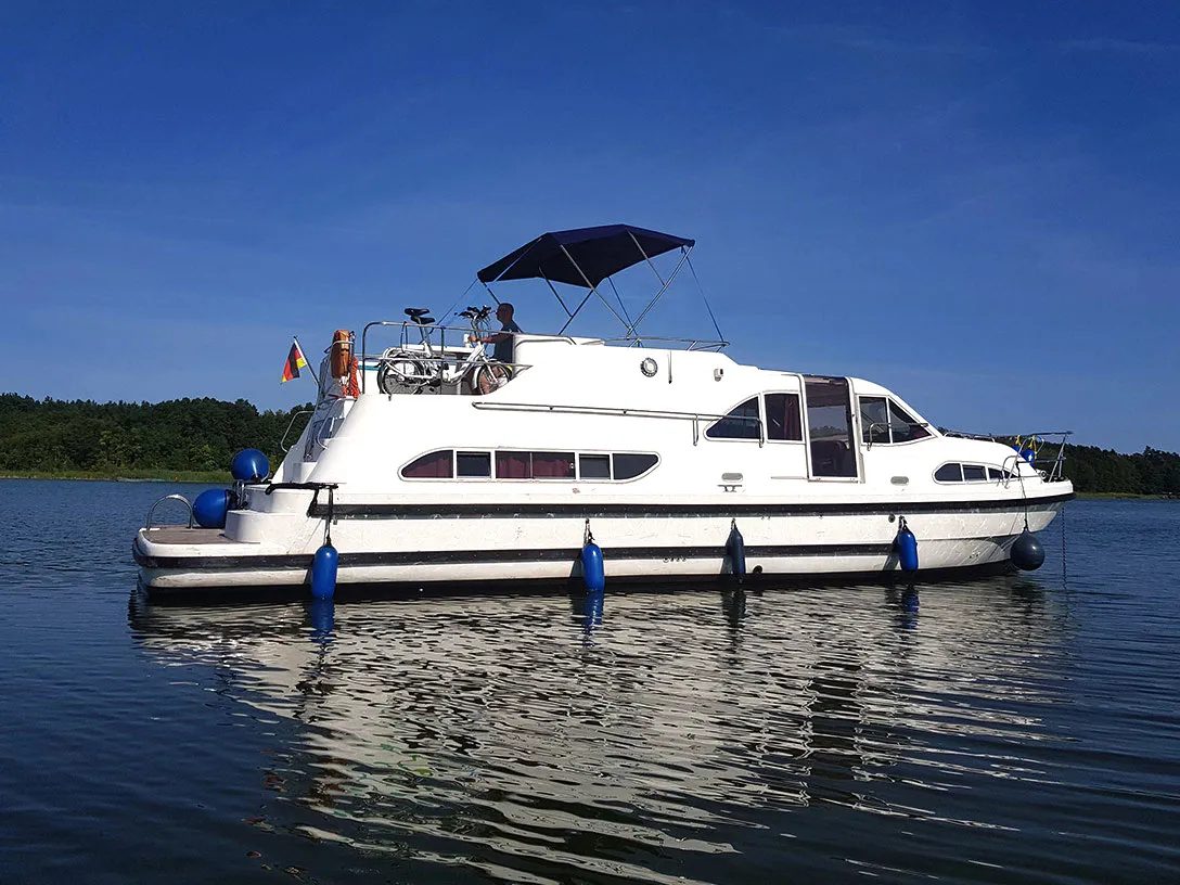Pénichette Europa E.400 Cruiser Premium XL 4 Pers. — fotografia jachty 1