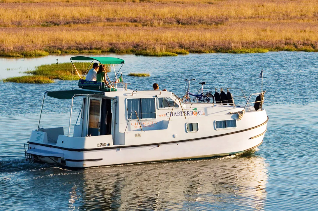 New Con Fly First Cruiser Comfort 4/6 Pers. — yacht photo 1