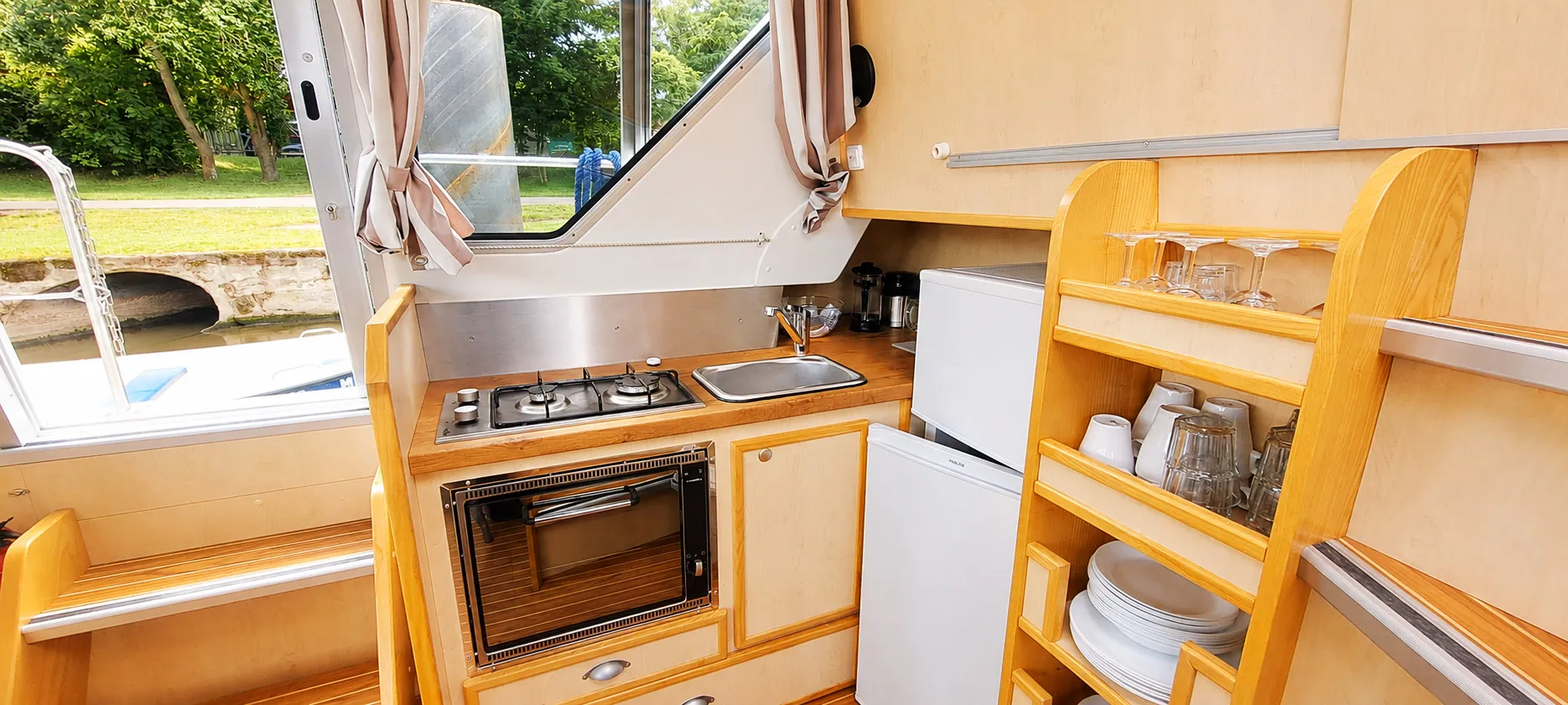 Tarpon 37 DP Cruiser Premium 4/6 Pers. — jahtikuva 5