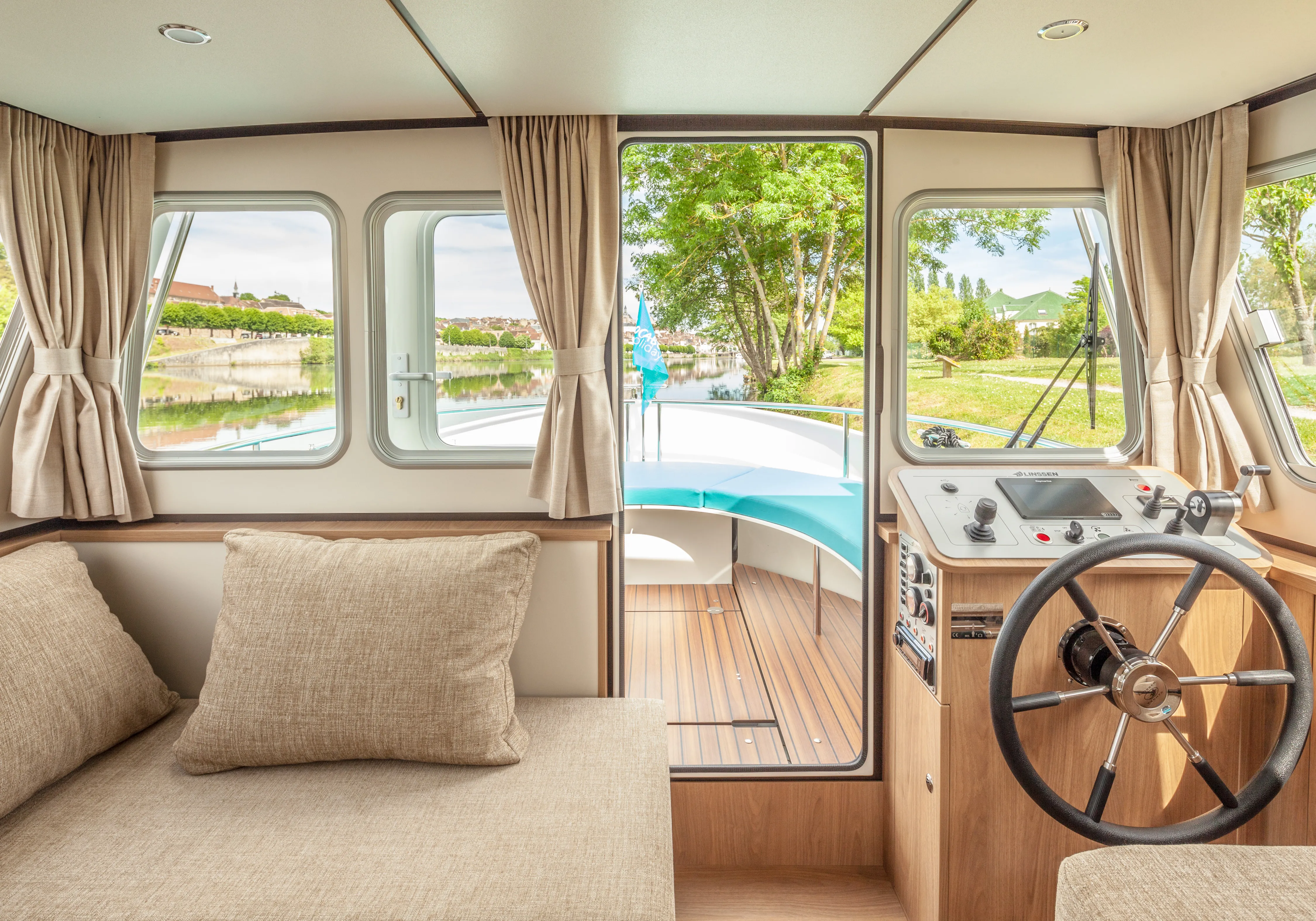 Pénichette 950E Pénichette Premium 2/4 Pers. — yacht photo 2