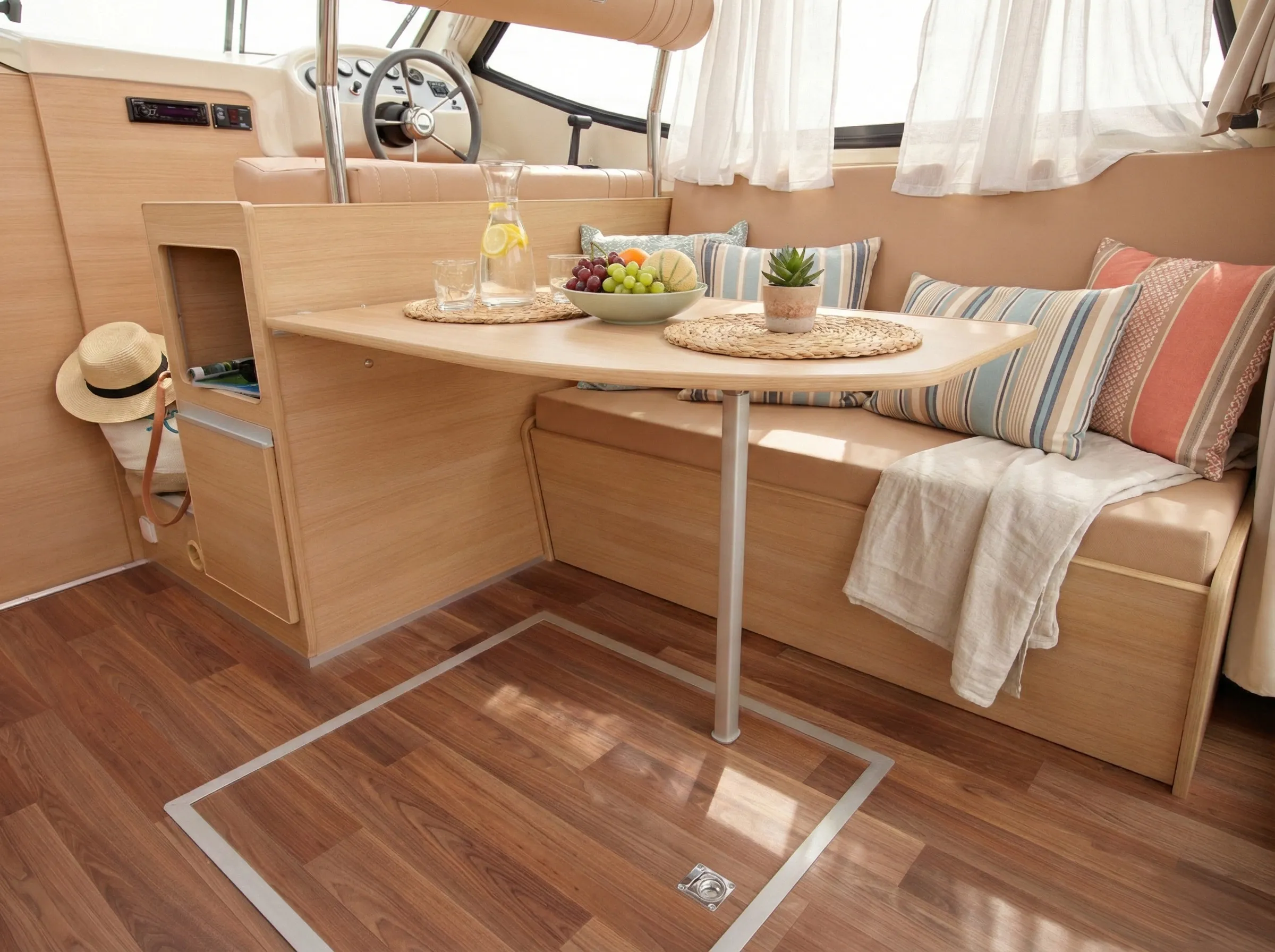 Nicols Sedan Primo Cruiser Comfort 2/4 Pers. — jahtikuva 2