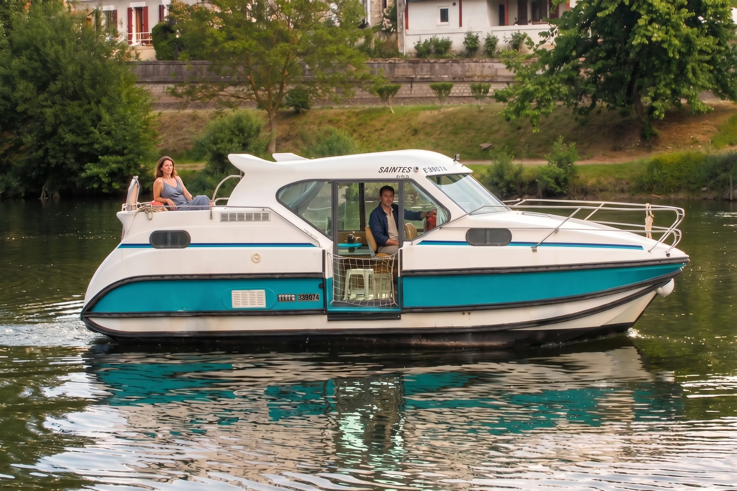 Nicols Confort 900 DP Cruiser Comfort 4/7 Pers. — fotografia jachty 1