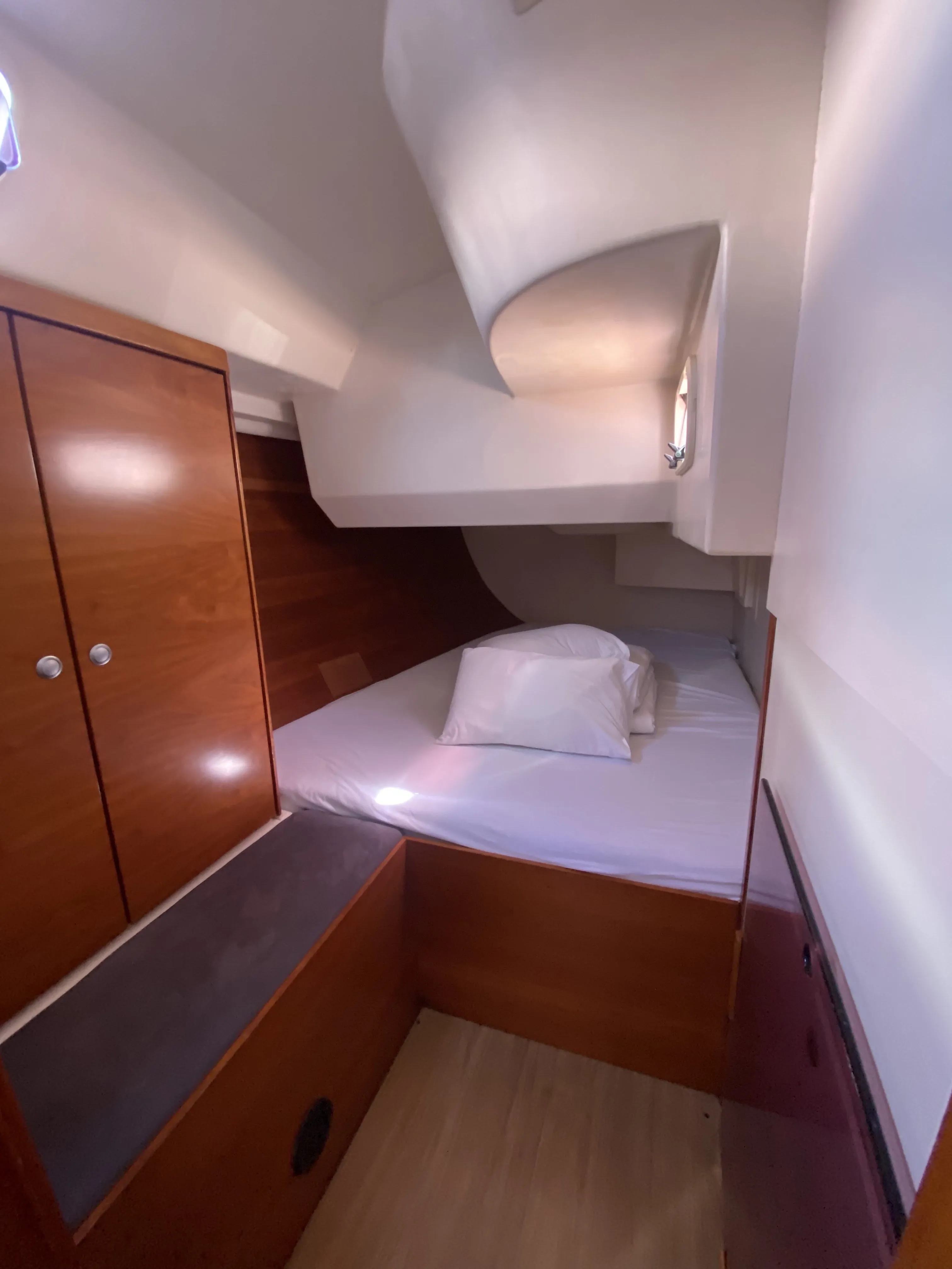 Hanse 430e Performance Cruiser — фотография яхты 9