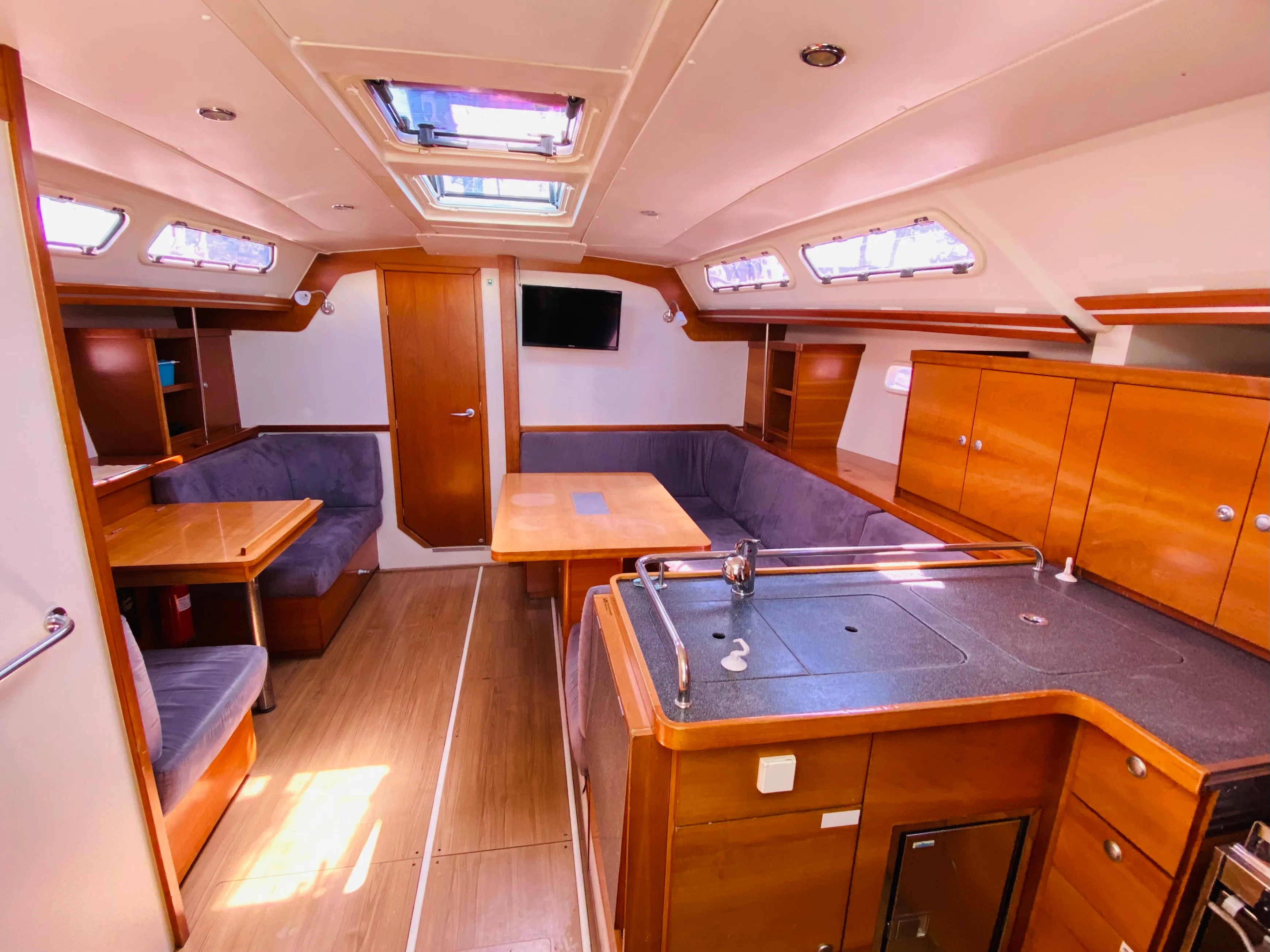 Hanse 430e Performance Cruiser — фотография яхты 8