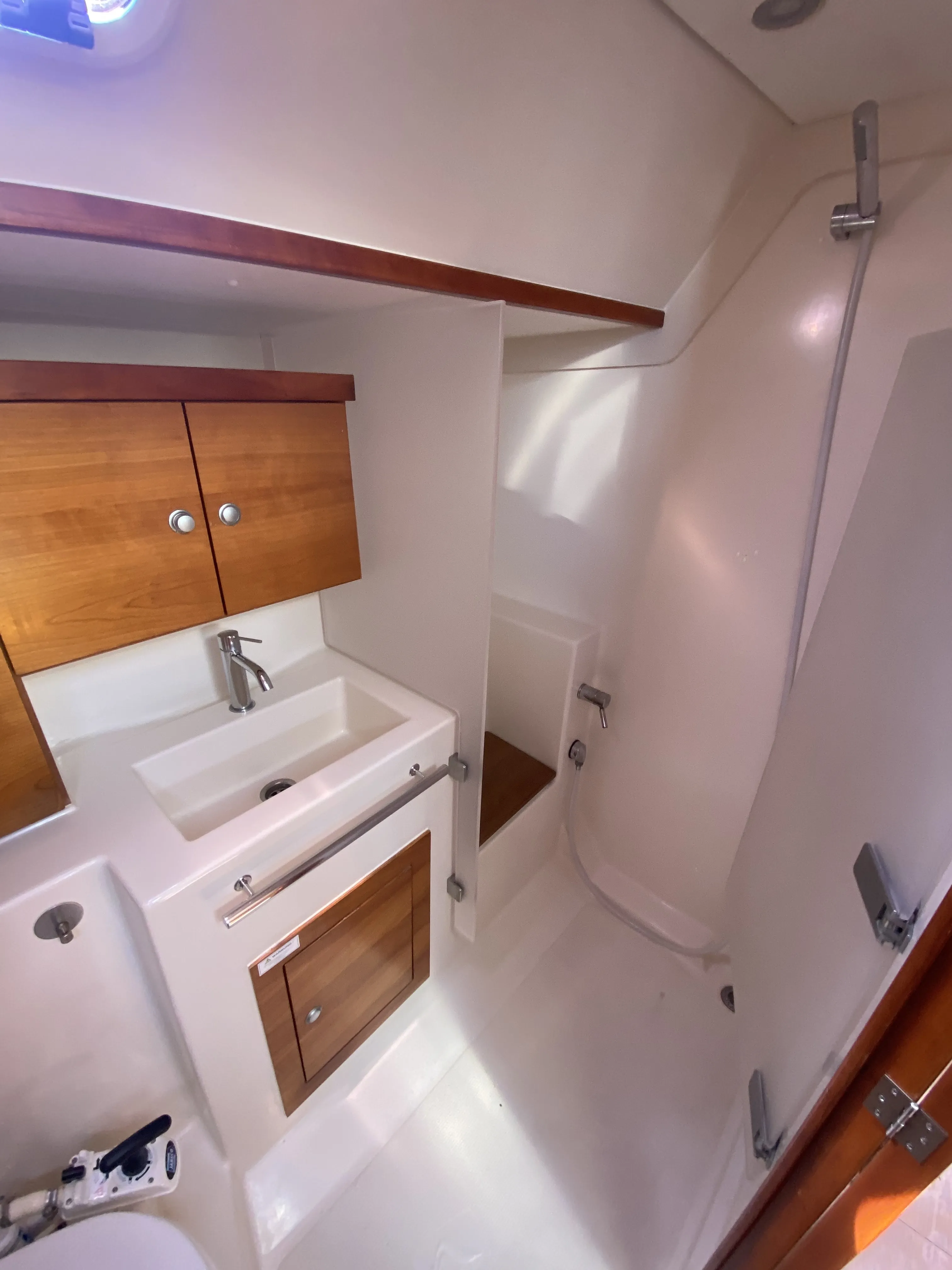 Hanse 430e Performance Cruiser — фотография яхты 12