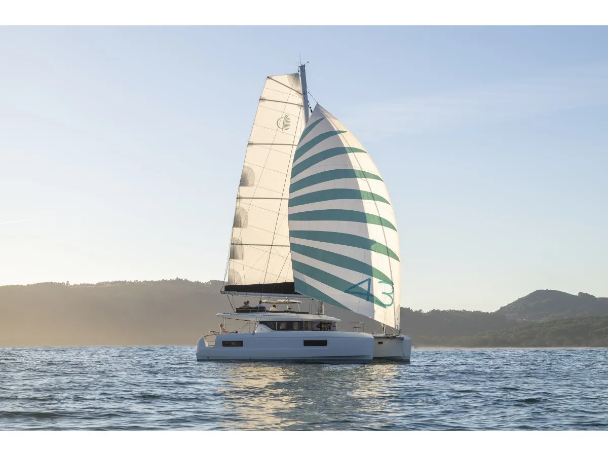 Lagoon 43 Solara — фотография яхты 1