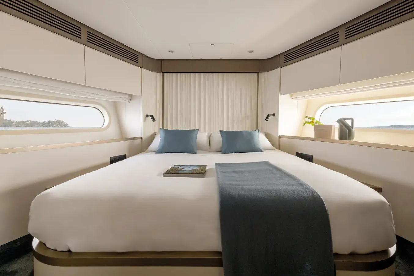 Azimut Magellano 60 Amparito XIII — yacht photo 5