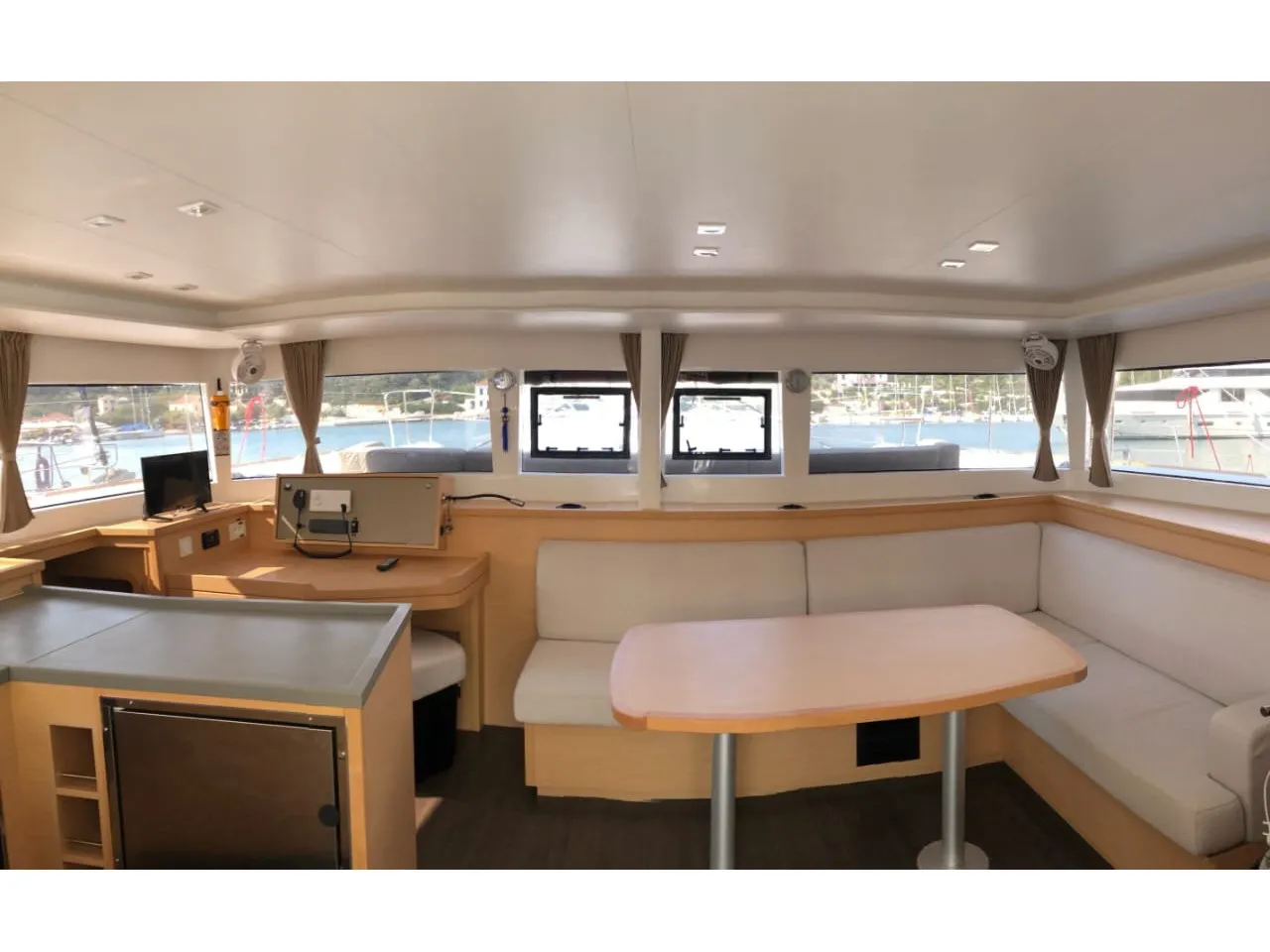 Lagoon 450 Fly Lagoon 450F built 2019 Generator, A/C, Watermaker — jahifoto 2