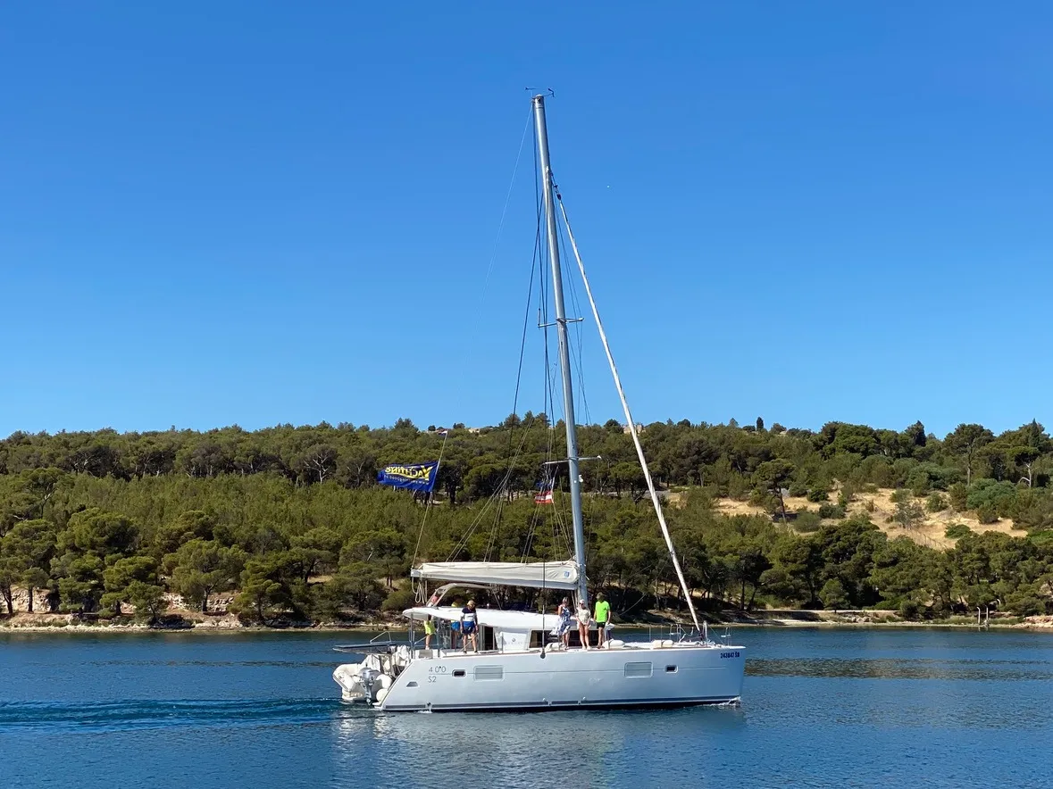 Lagoon 400 S2 SHYVA — фотография яхты 1