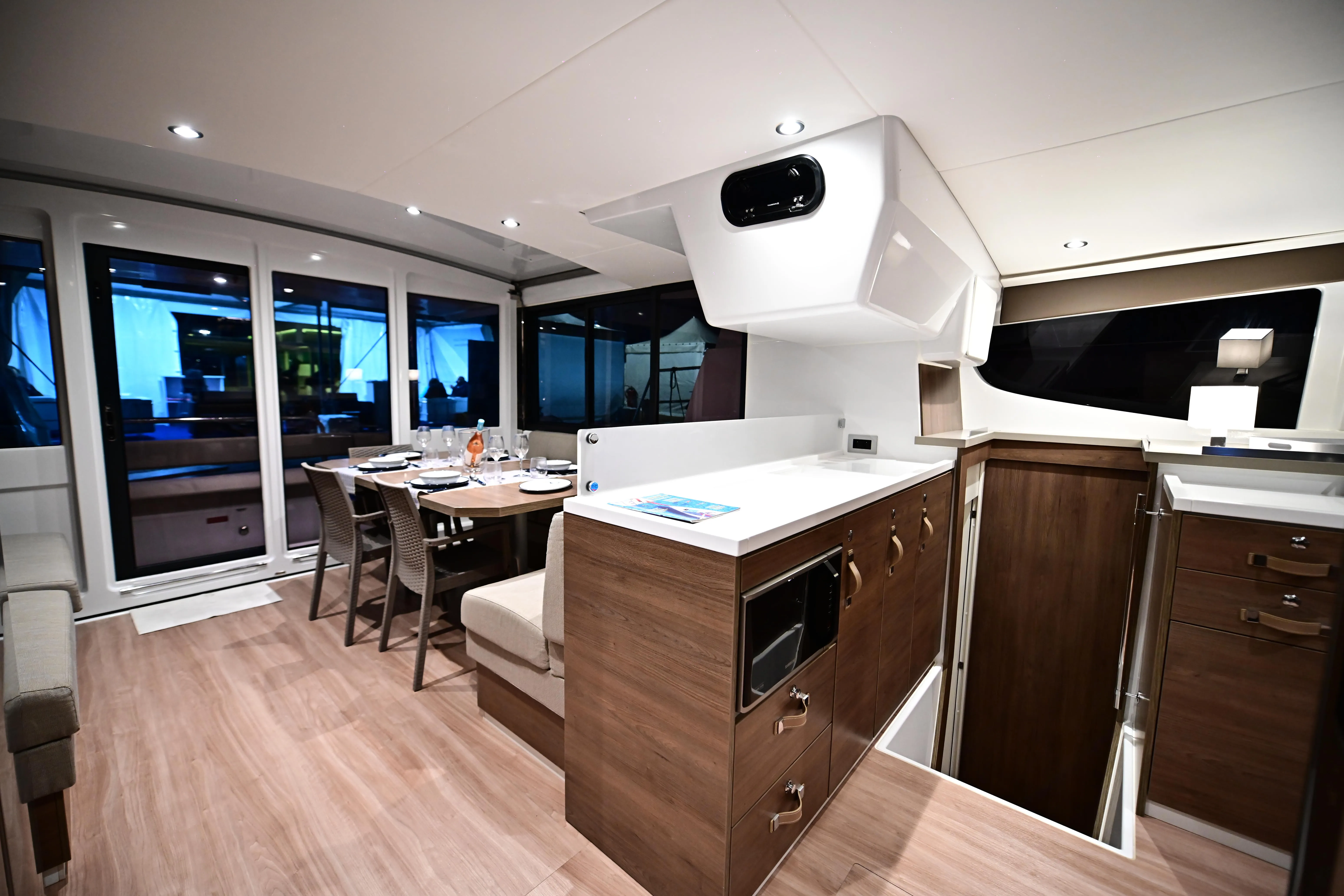 Bali 4.4 Grease — yacht photo 2